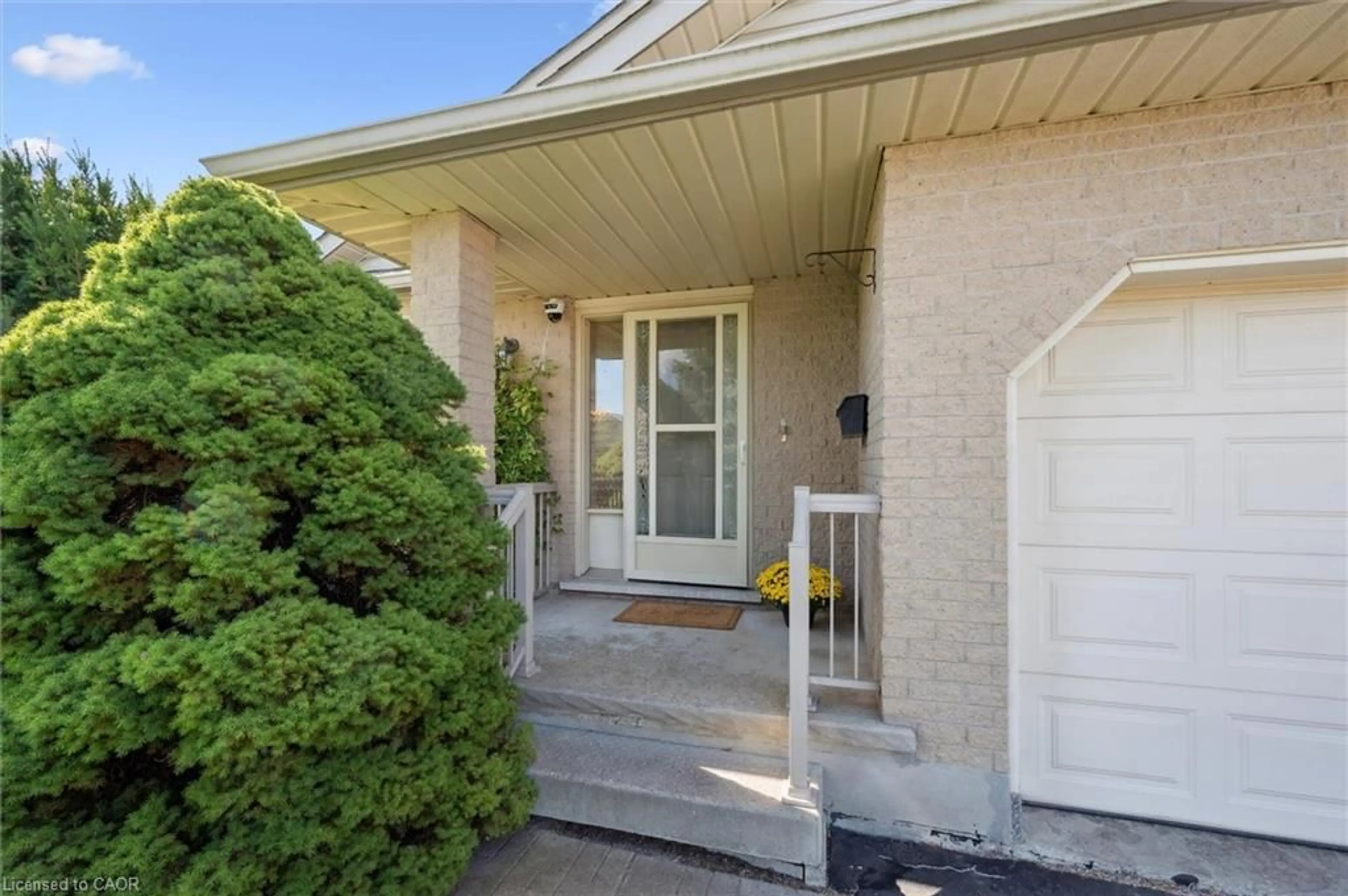 Indoor entryway for 359 Westvale Dr, Waterloo Ontario N2T 2M6