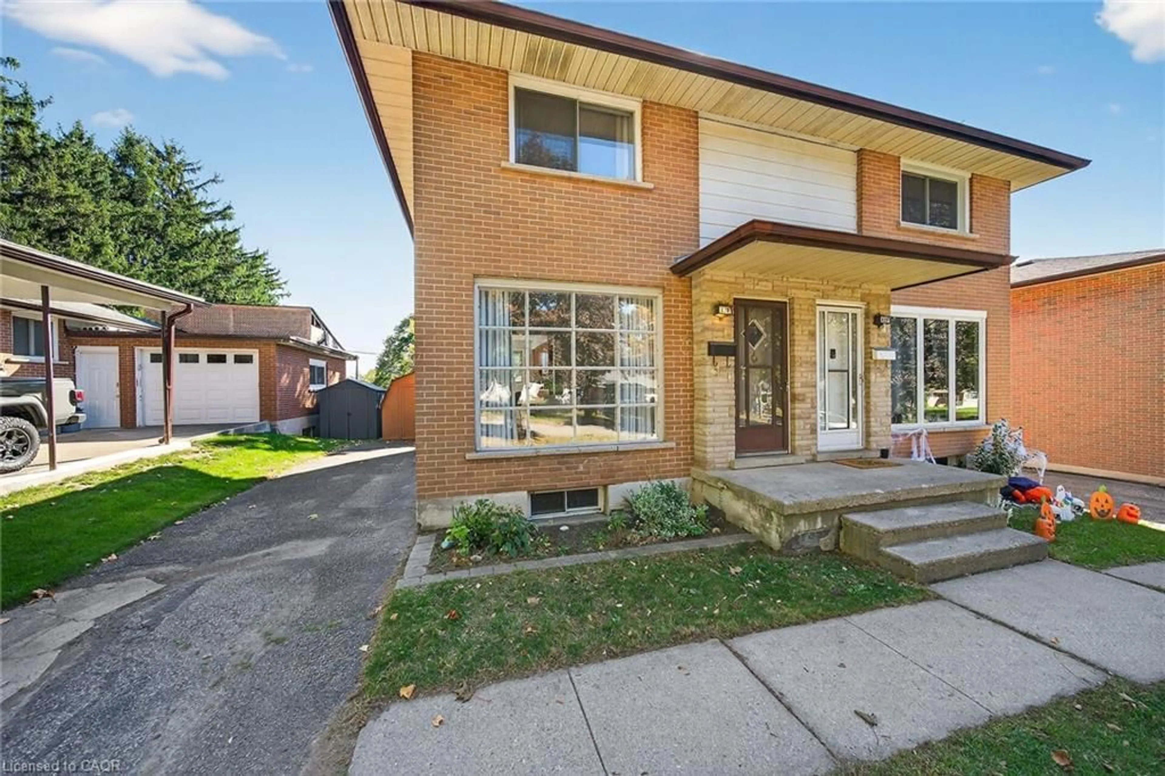 Home with brick exterior material, street for 630 Pine St, Cambridge Ontario N3H 2S8