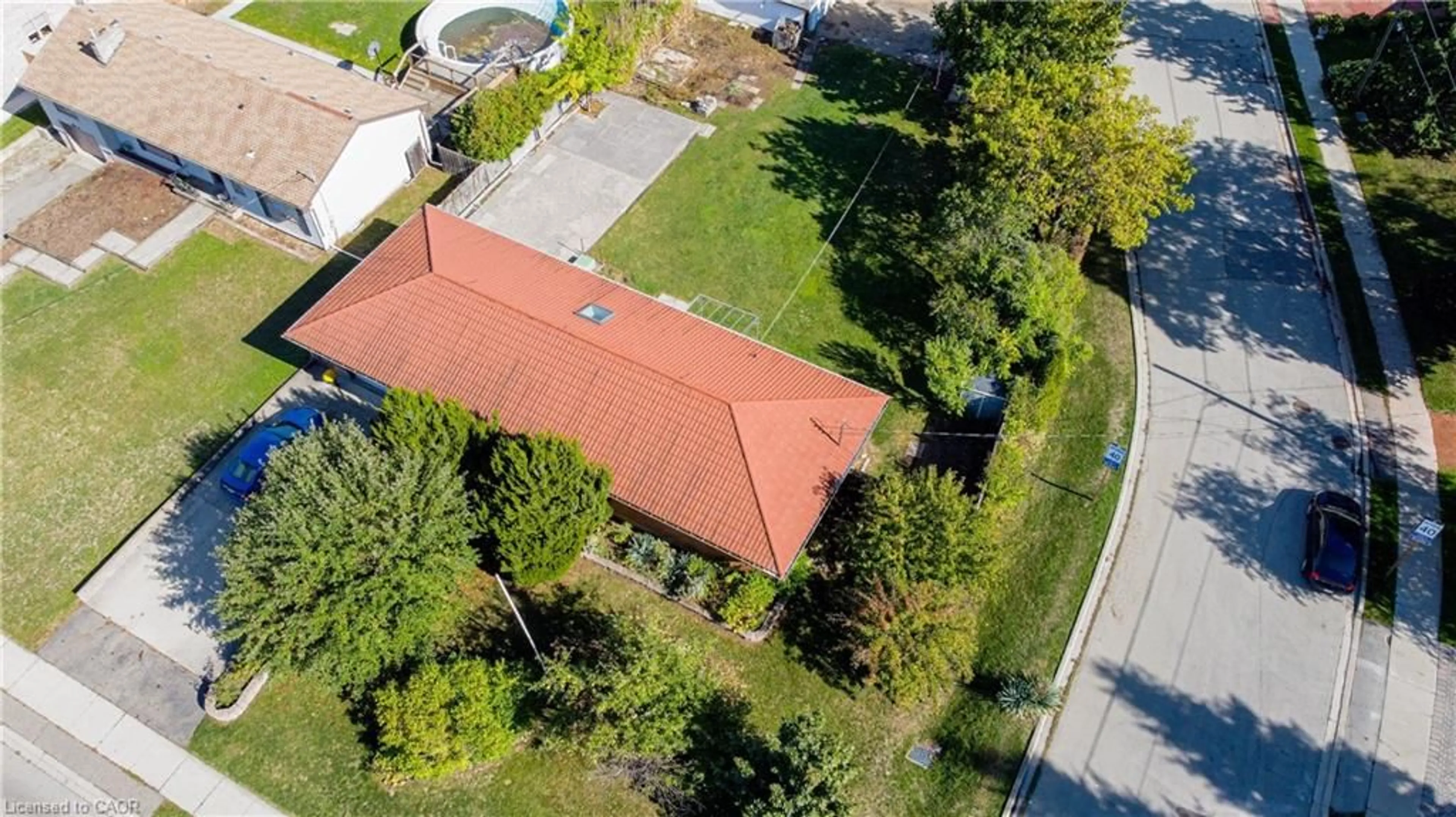 A pic from outside/outdoor area/front of a property/back of a property/a pic from drone, street for 82 Millen Rd, Stoney Creek Ontario L8G 3G2