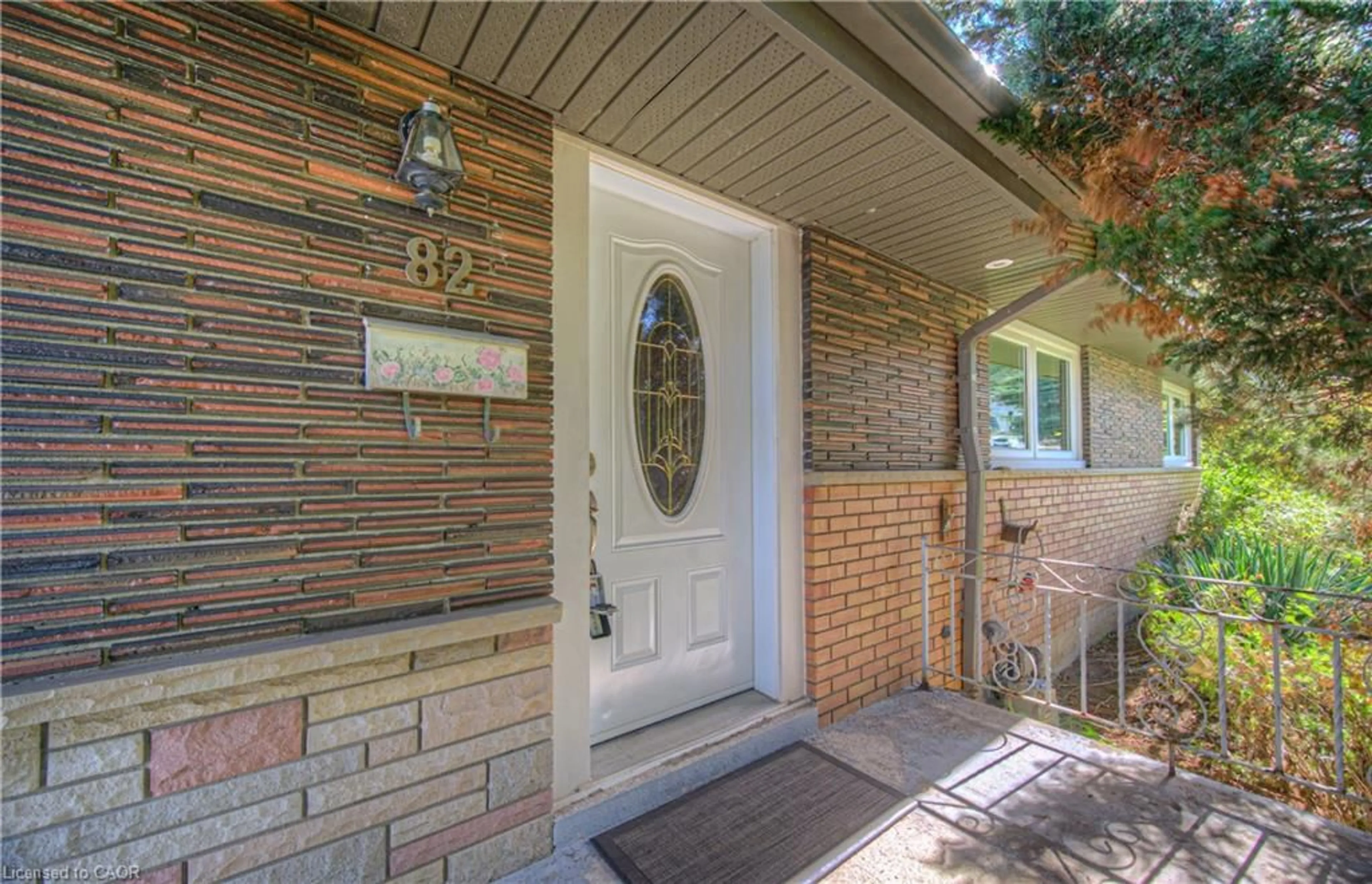 Indoor entryway for 82 Millen Rd, Stoney Creek Ontario L8G 3G2