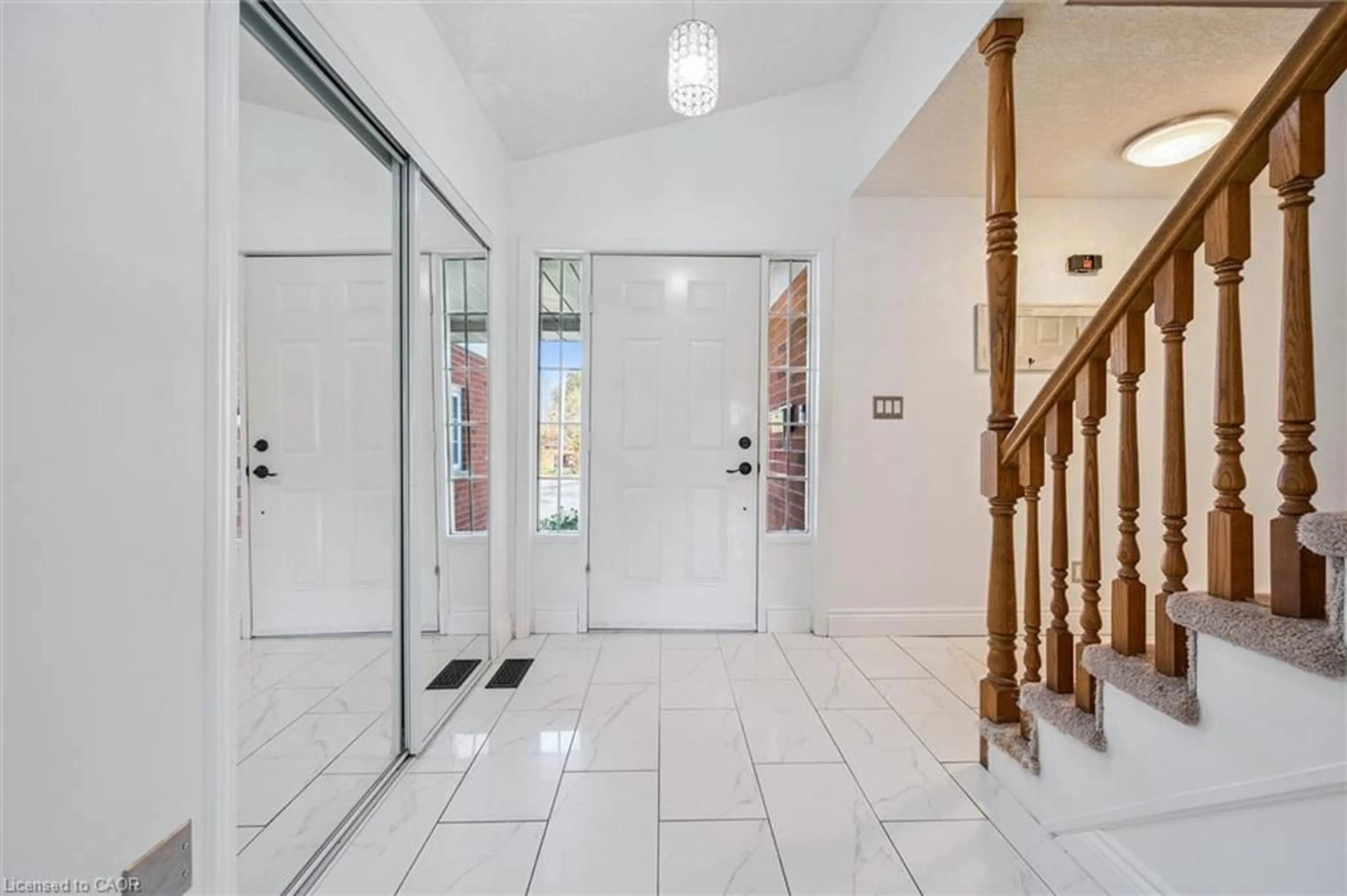 Indoor foyer for 110 Queen Charlotte Cres, Kitchener Ontario N2E 3N6