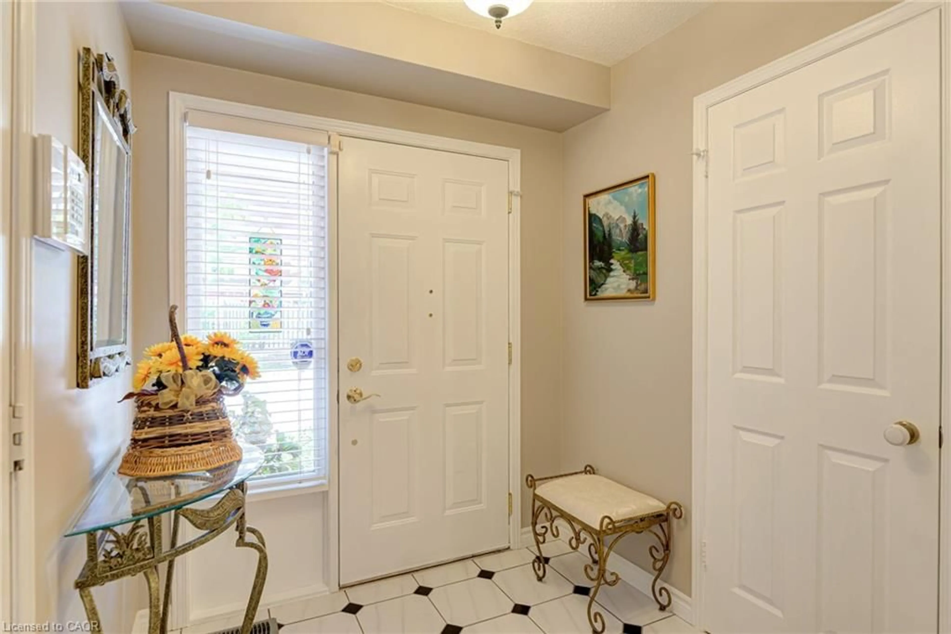 Indoor entryway for 523 Beechwood Dr #12, Waterloo Ontario N2T 2G7