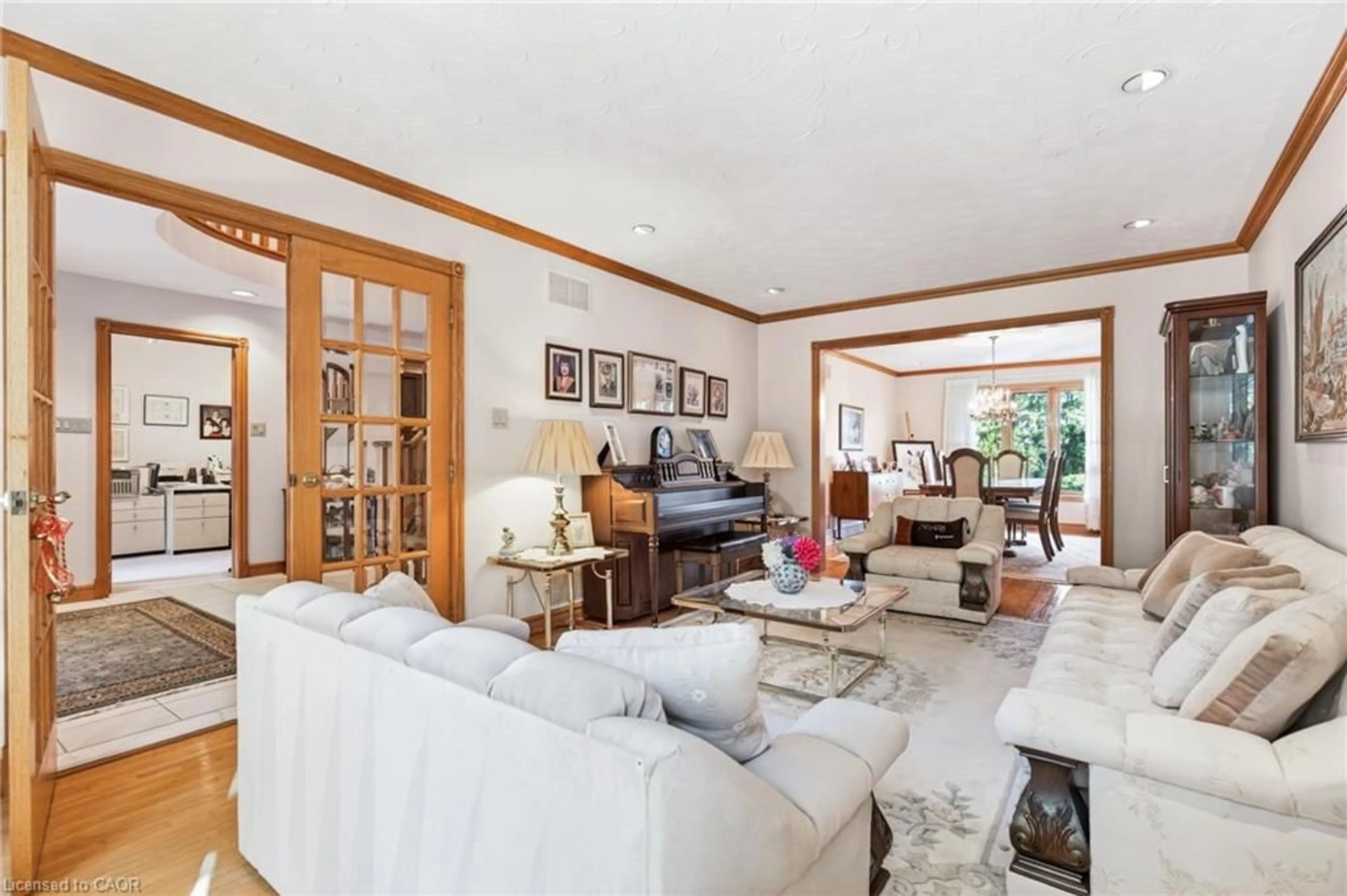 Living room with furniture, unknown for 79 Maple Dr, Hamilton Ontario L8G 3C6