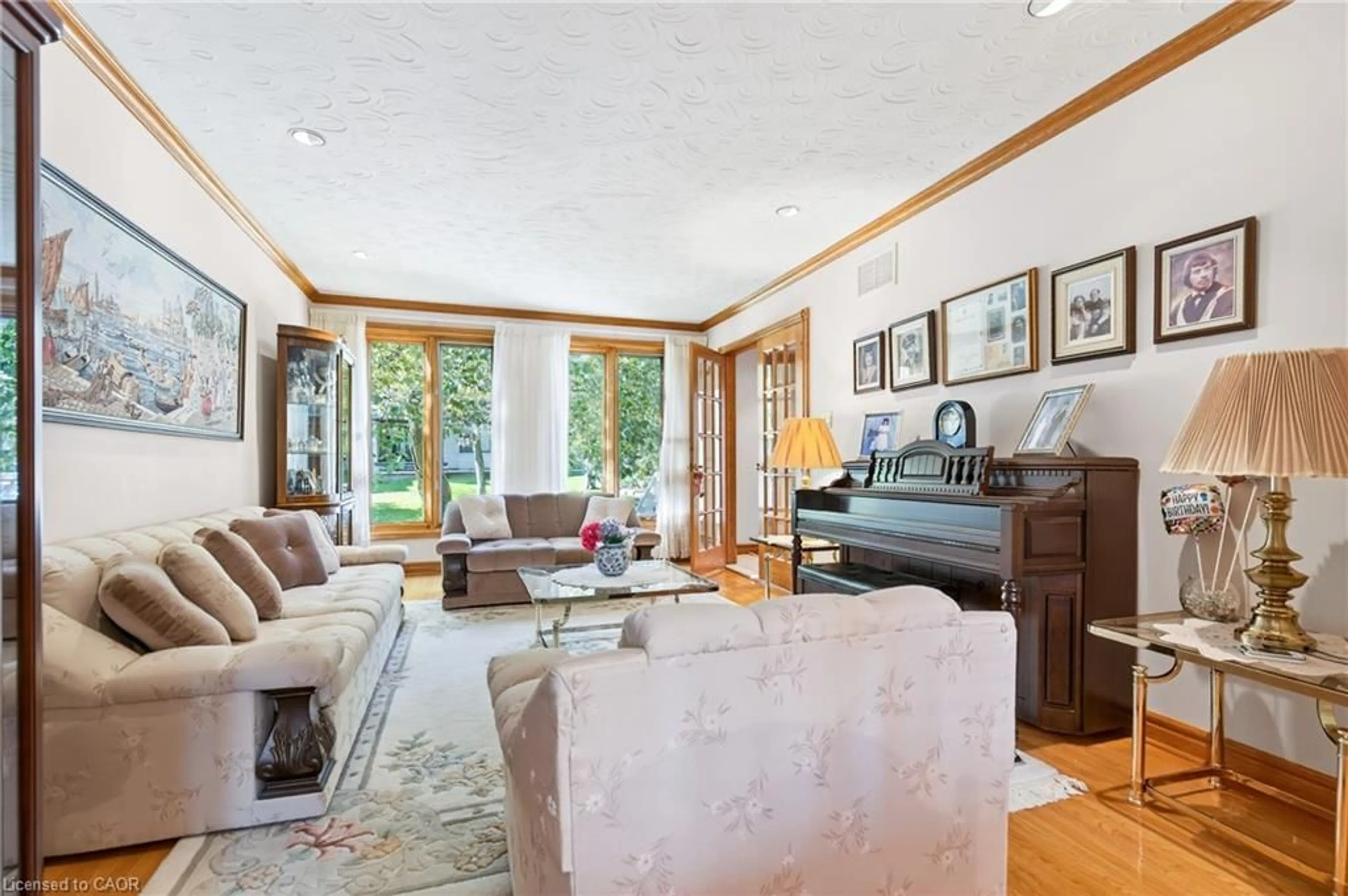 Living room with furniture, unknown for 79 Maple Dr, Hamilton Ontario L8G 3C6