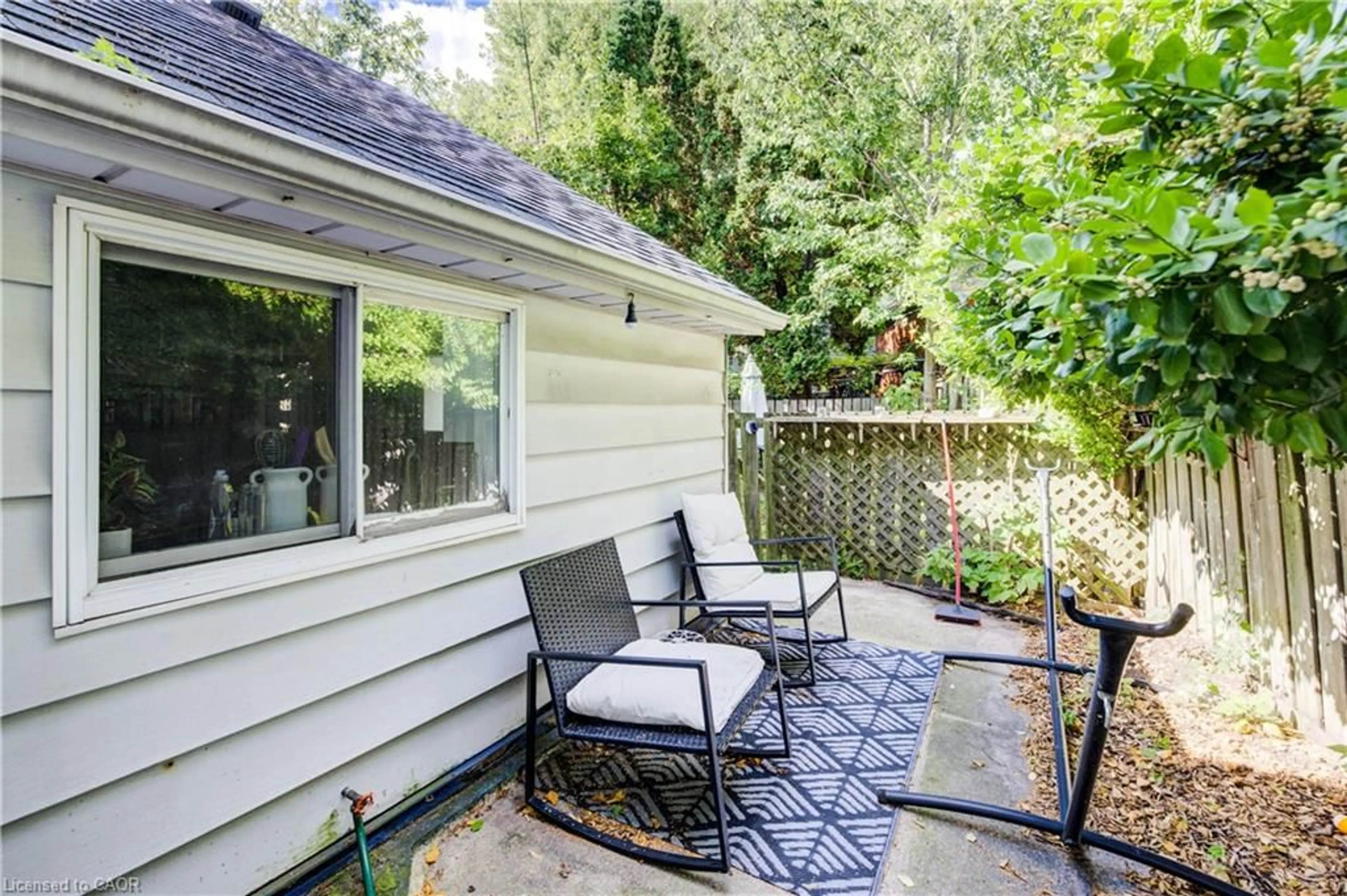 Patio, street for 465 Macnab St, Hamilton Ontario L8L 1L6