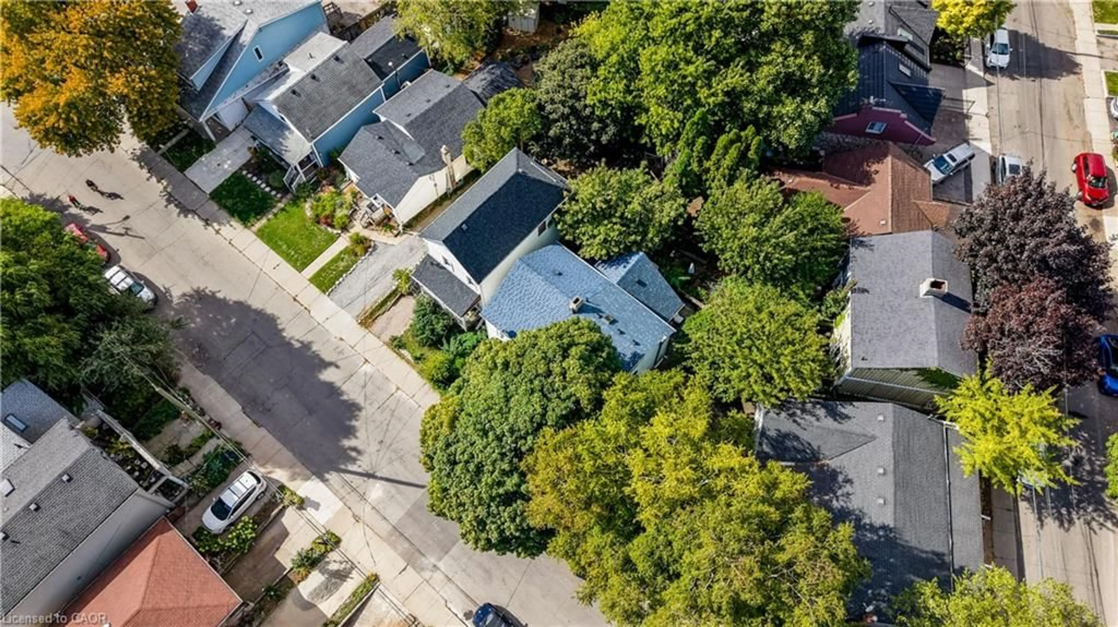 A pic from outside/outdoor area/front of a property/back of a property/a pic from drone, street for 465 Macnab St, Hamilton Ontario L8L 1L6