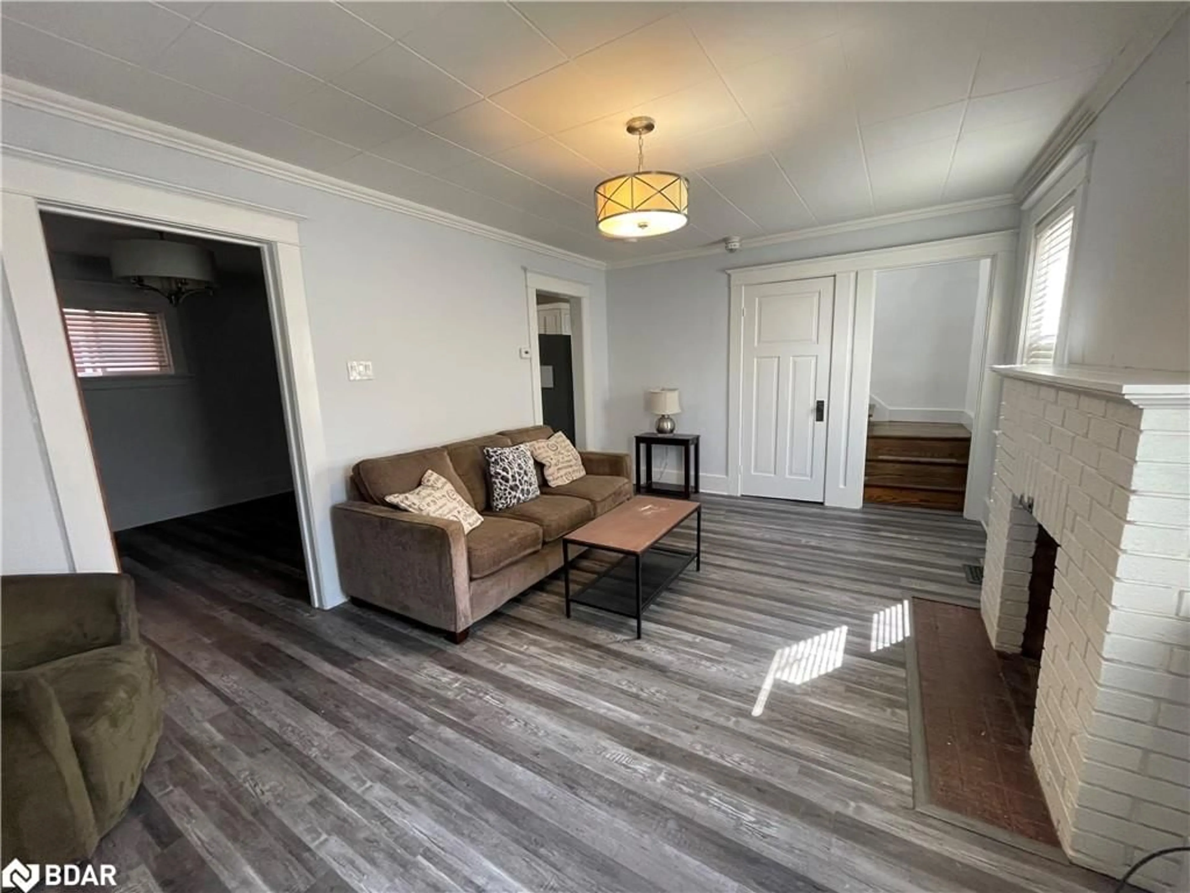 Living room with furniture, wood/laminate floor for 59 Laurel St, Waterloo Ontario N2J 2H3