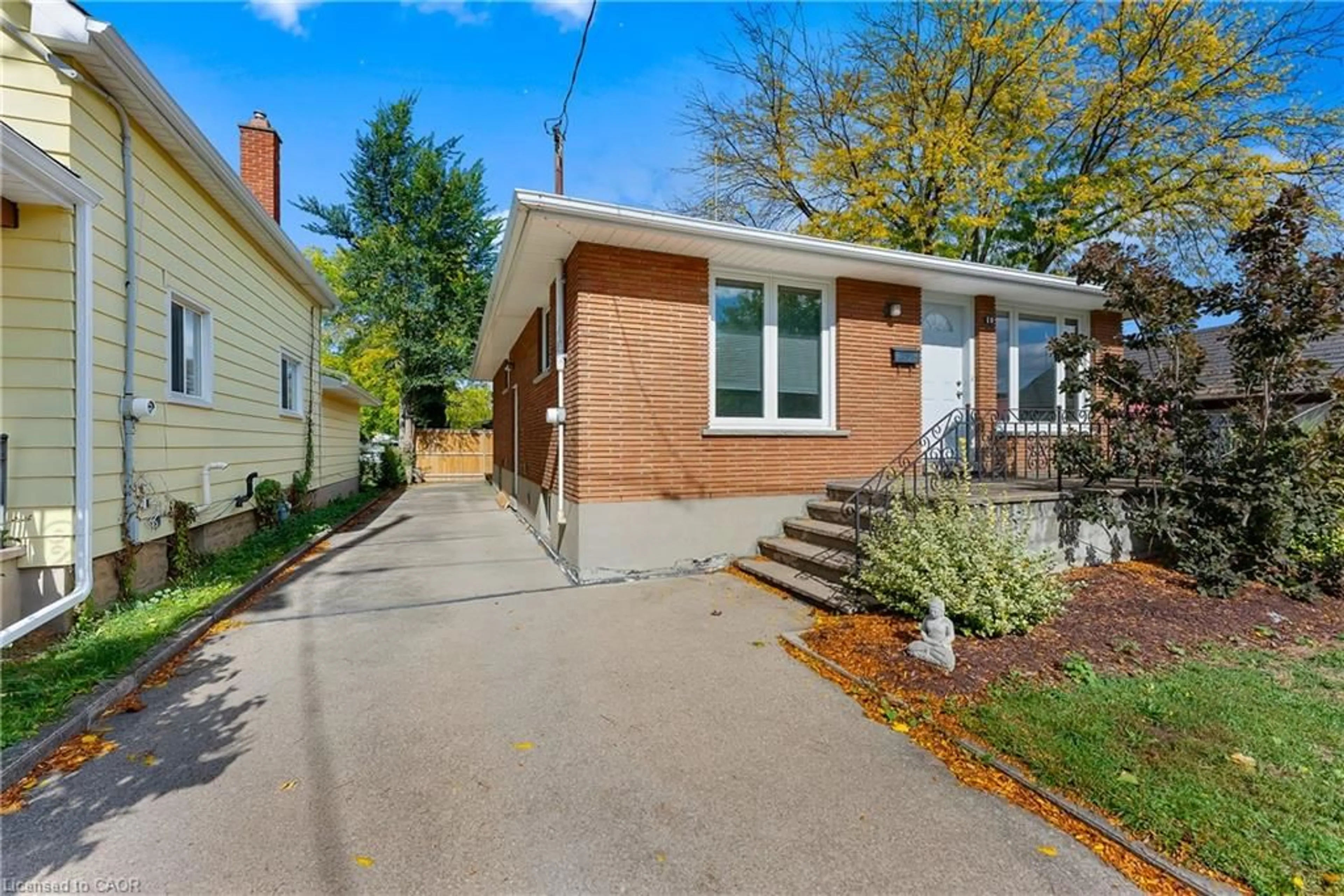 Home with brick exterior material, street for 19 Moote St, St. Catharines Ontario L2N 1B3