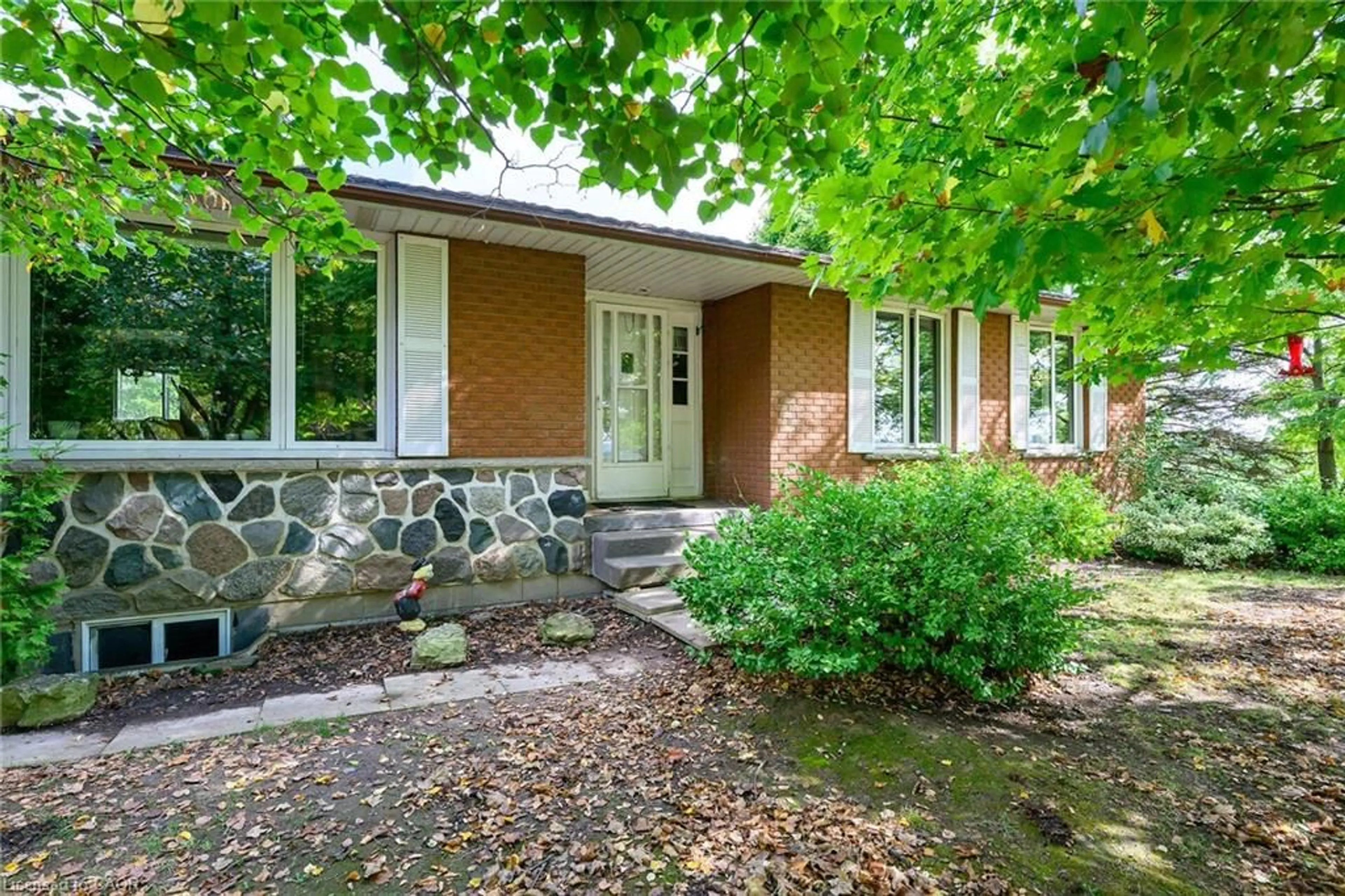 Home with brick exterior material, street for 757 4th Line, Caledonia Ontario N3W 2B1
