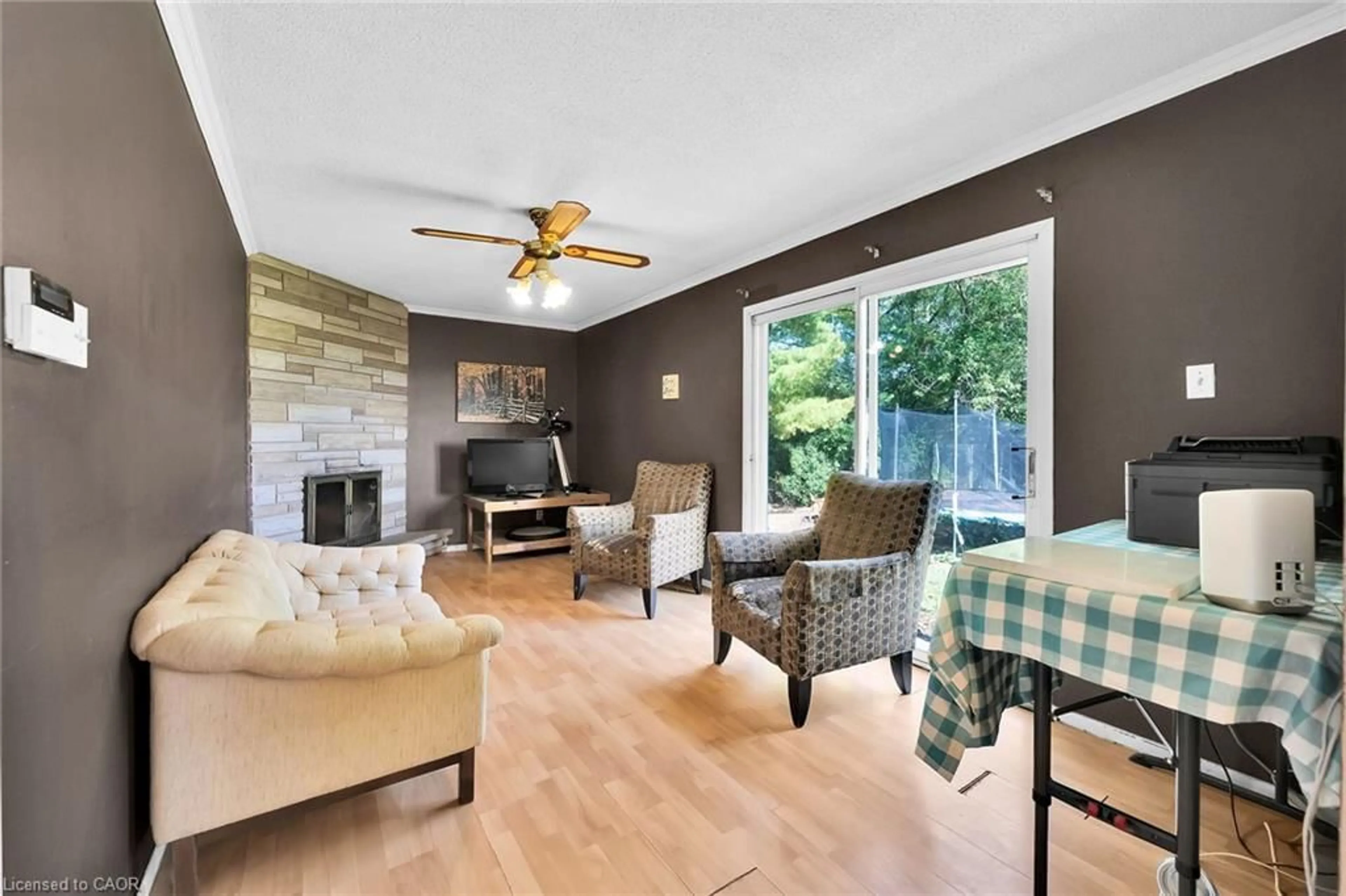 Living room with furniture, unknown for 757 4th Line, Caledonia Ontario N3W 2B1