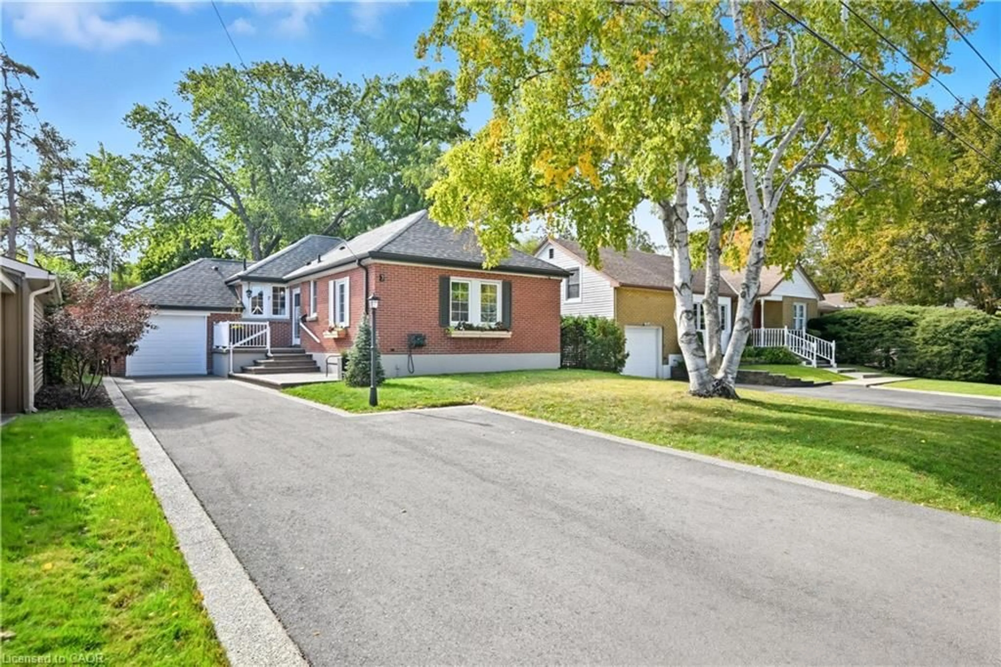 Home with brick exterior material, street for 7 Avalon Ave, Stoney Creek Ontario L8G 1X4