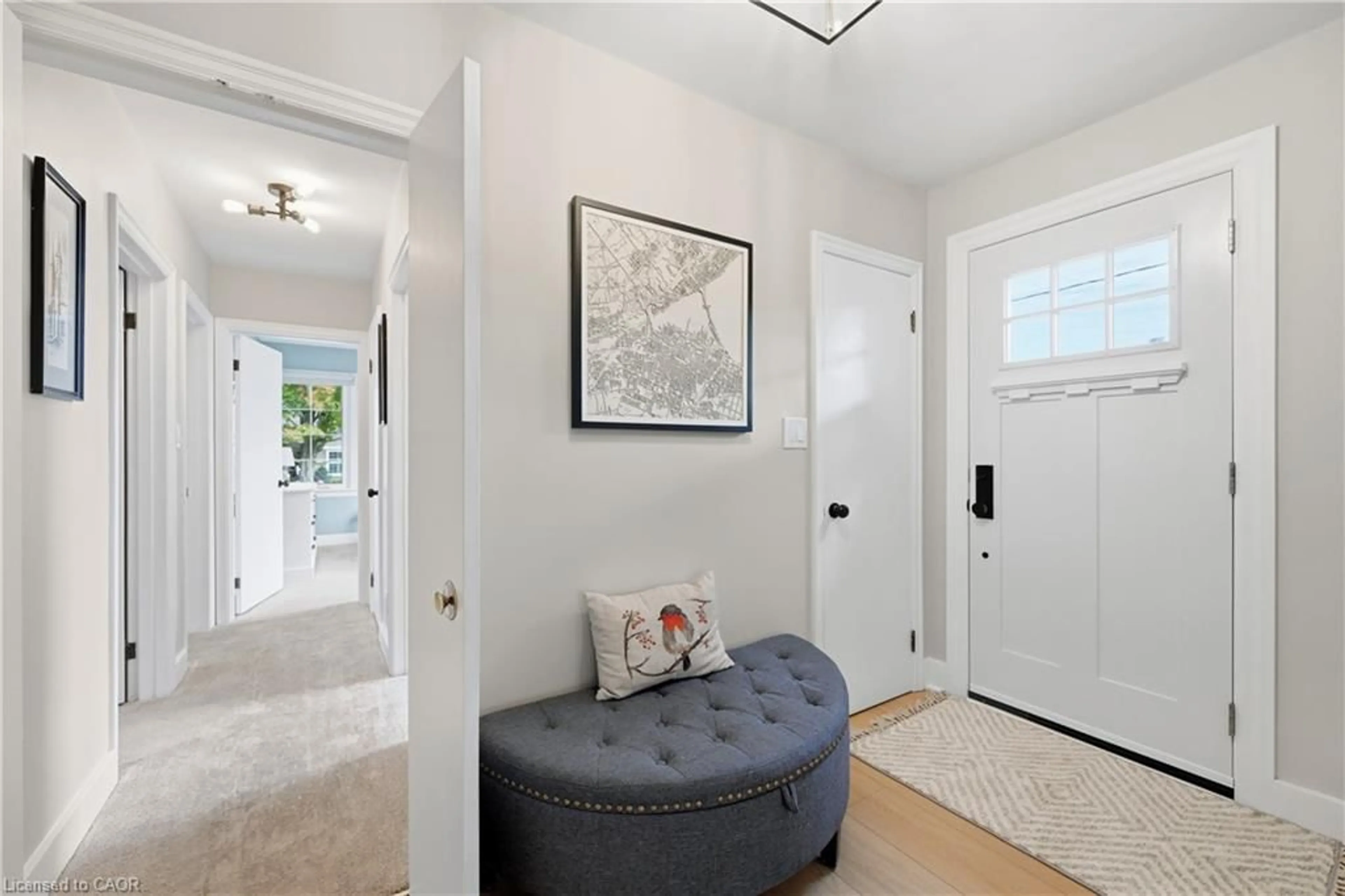 Indoor entryway for 7 Avalon Ave, Stoney Creek Ontario L8G 1X4