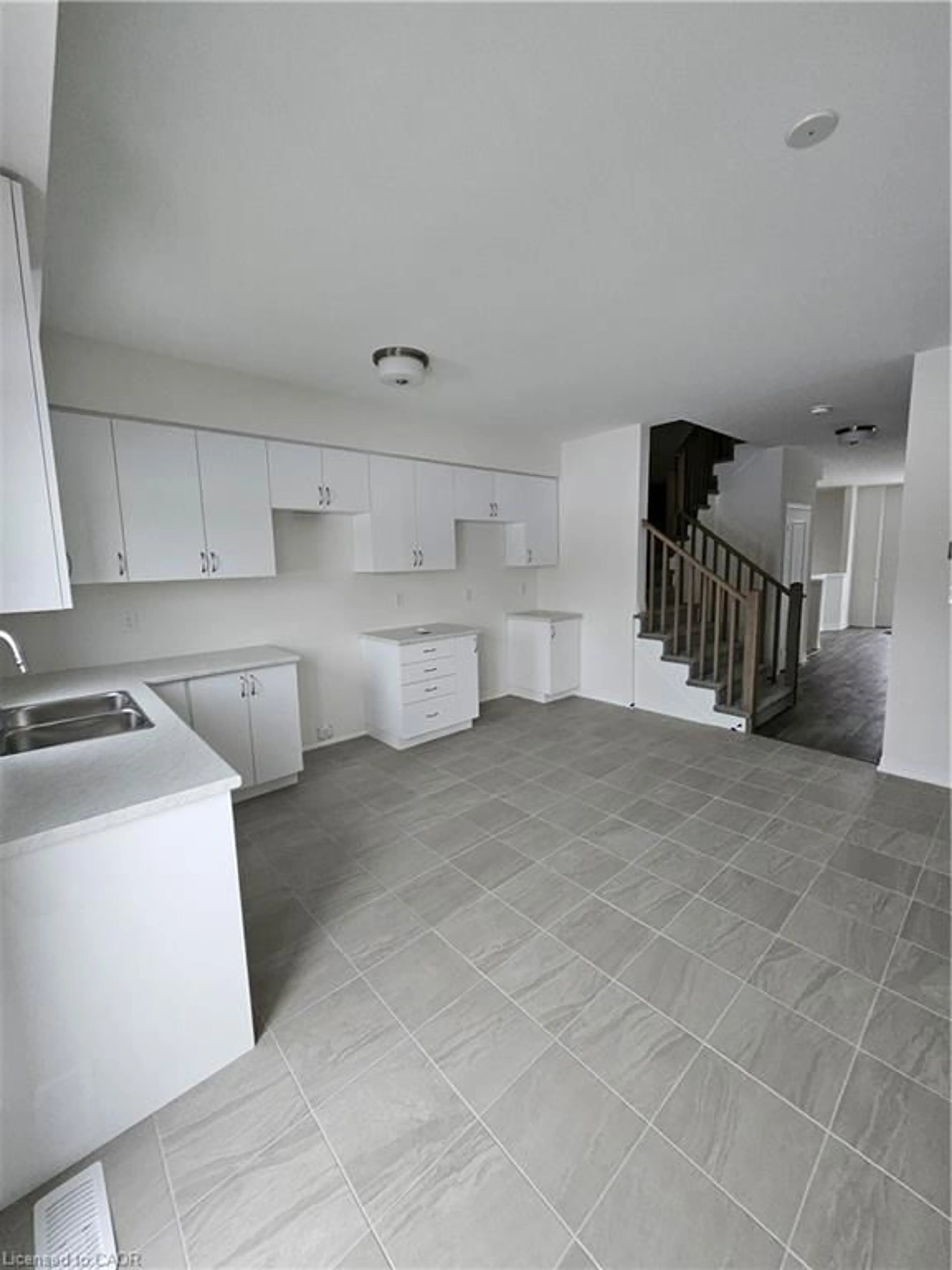 Open concept kitchen, ceramic/tile floor for 660 Colborne St #53, Brantford Ontario N3T 5L5