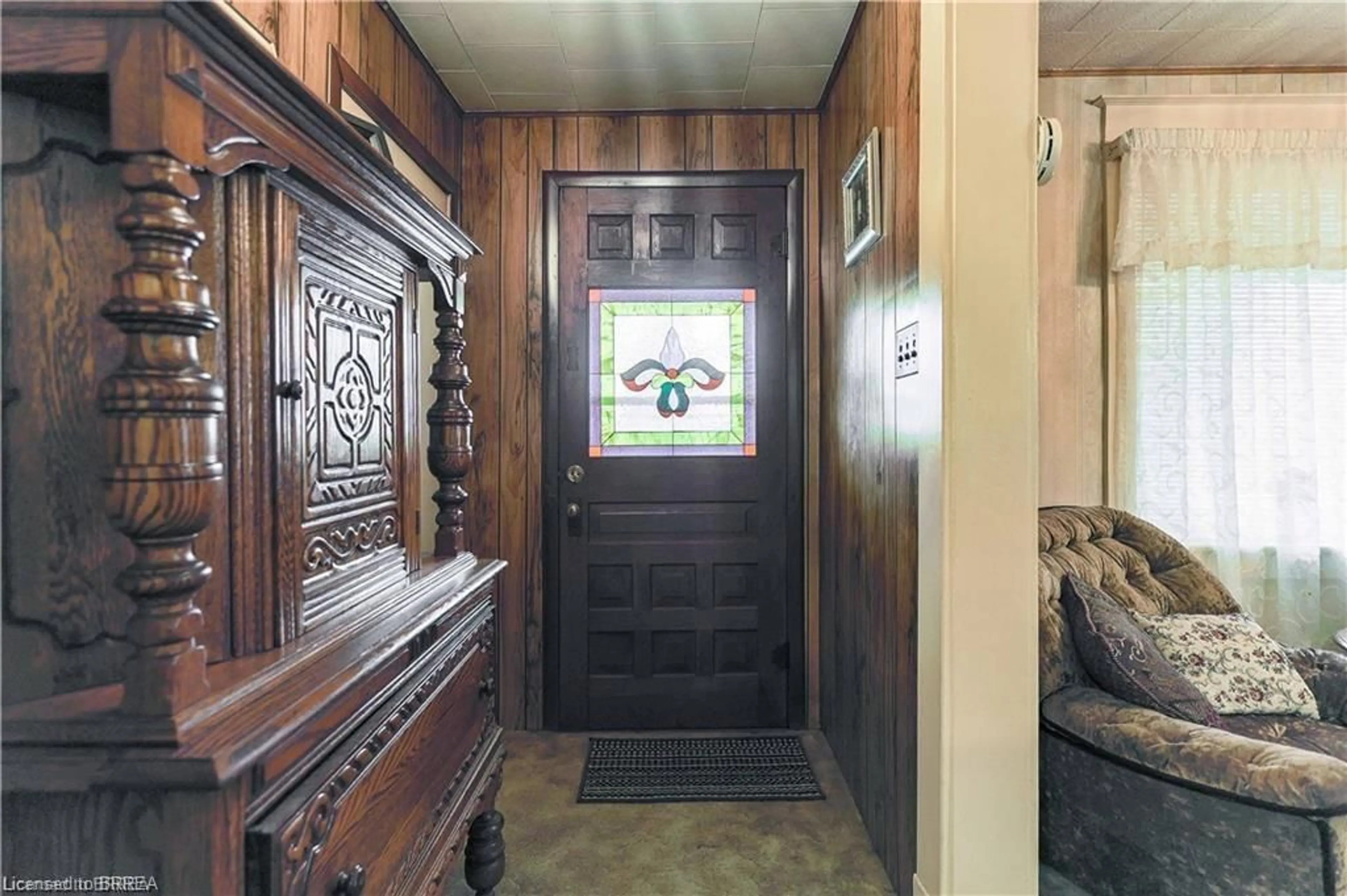 Indoor entryway for 25 Dufferin St, Burford Ontario N0E 1A0