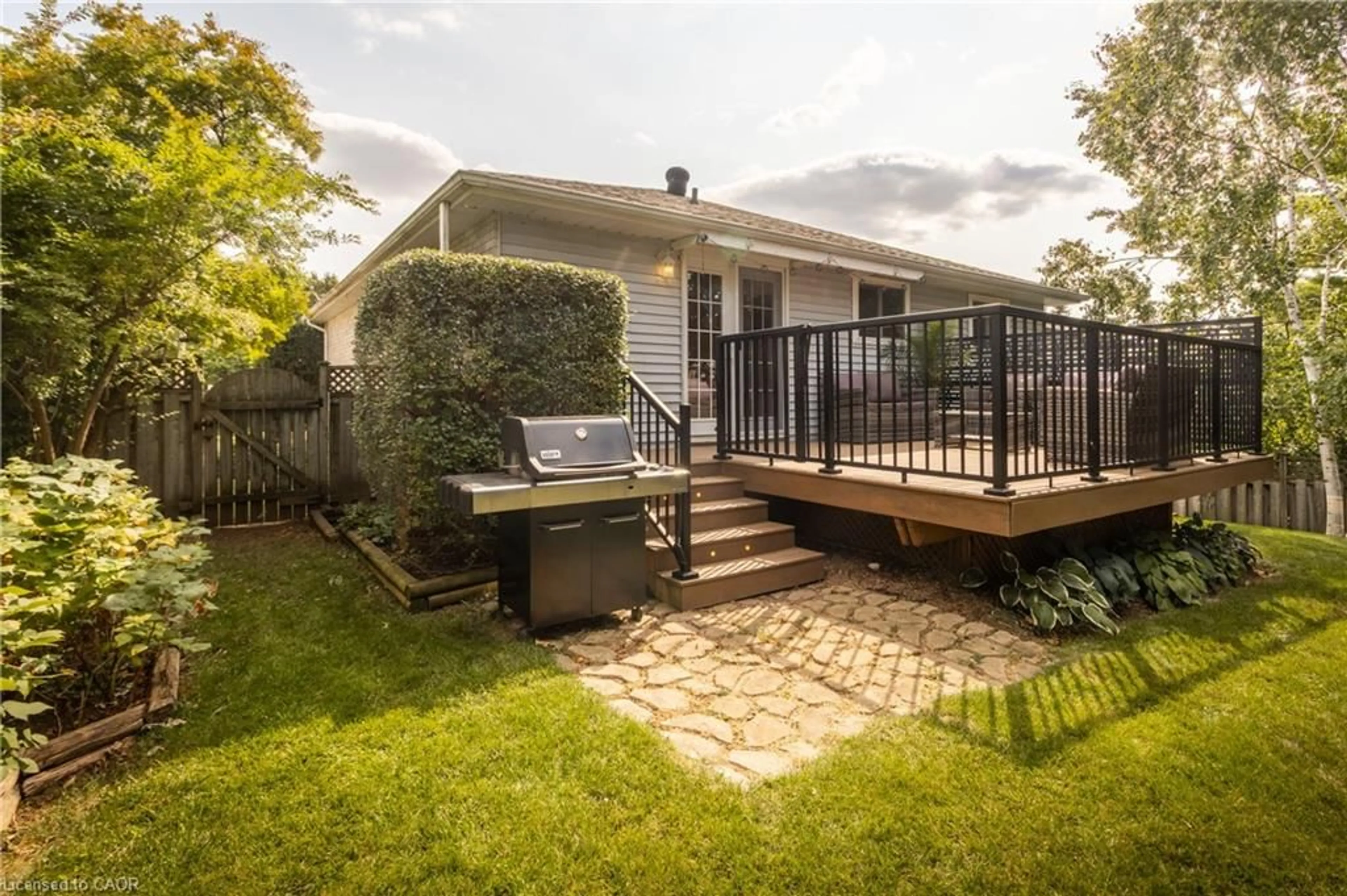 Patio, street for 245 Stephanie Dr, Guelph Ontario N1K 1L8