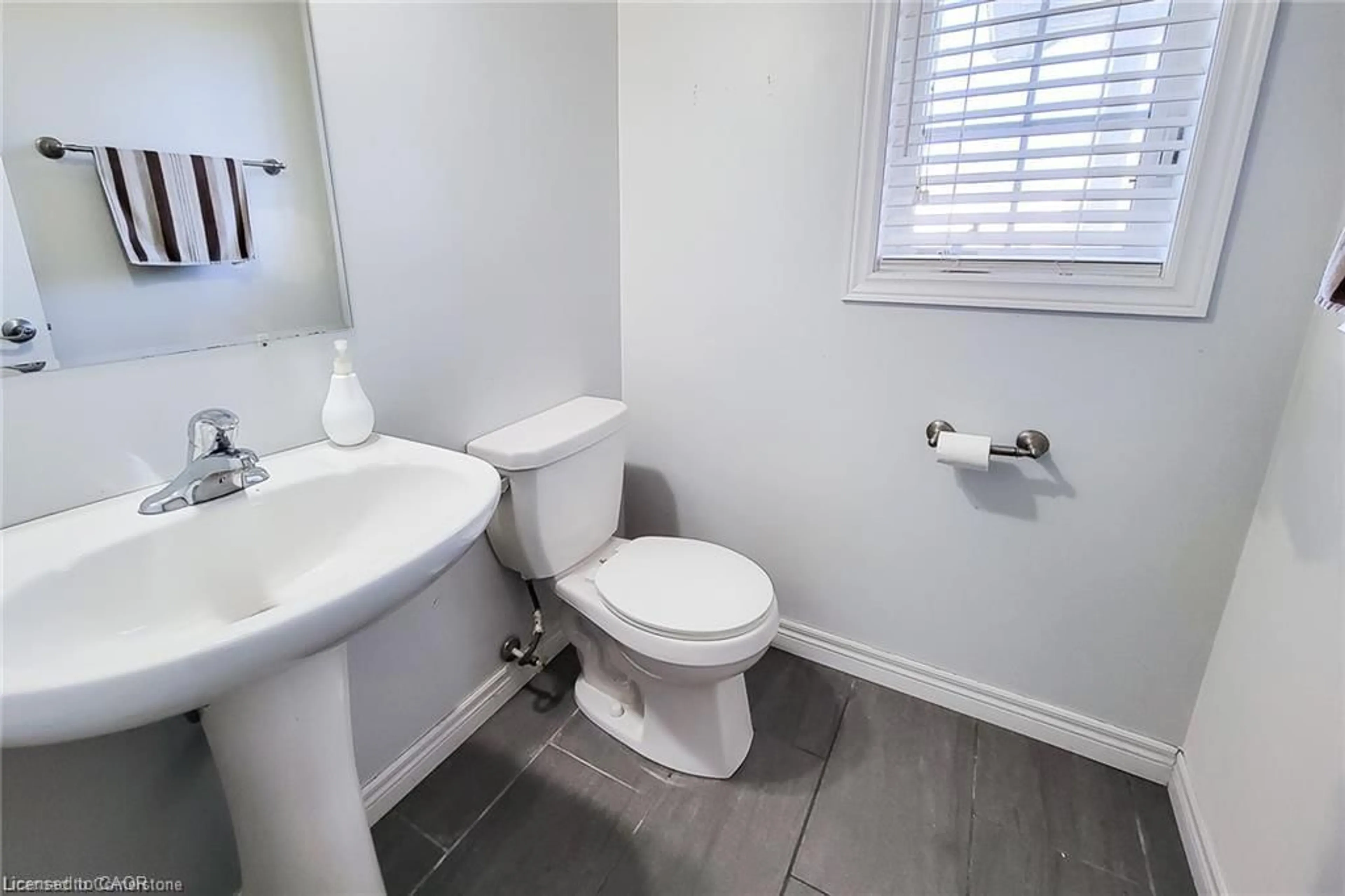 Standard bathroom, unknown for 20 Mcconkey Cres, Brantford Ontario N3S 0B9