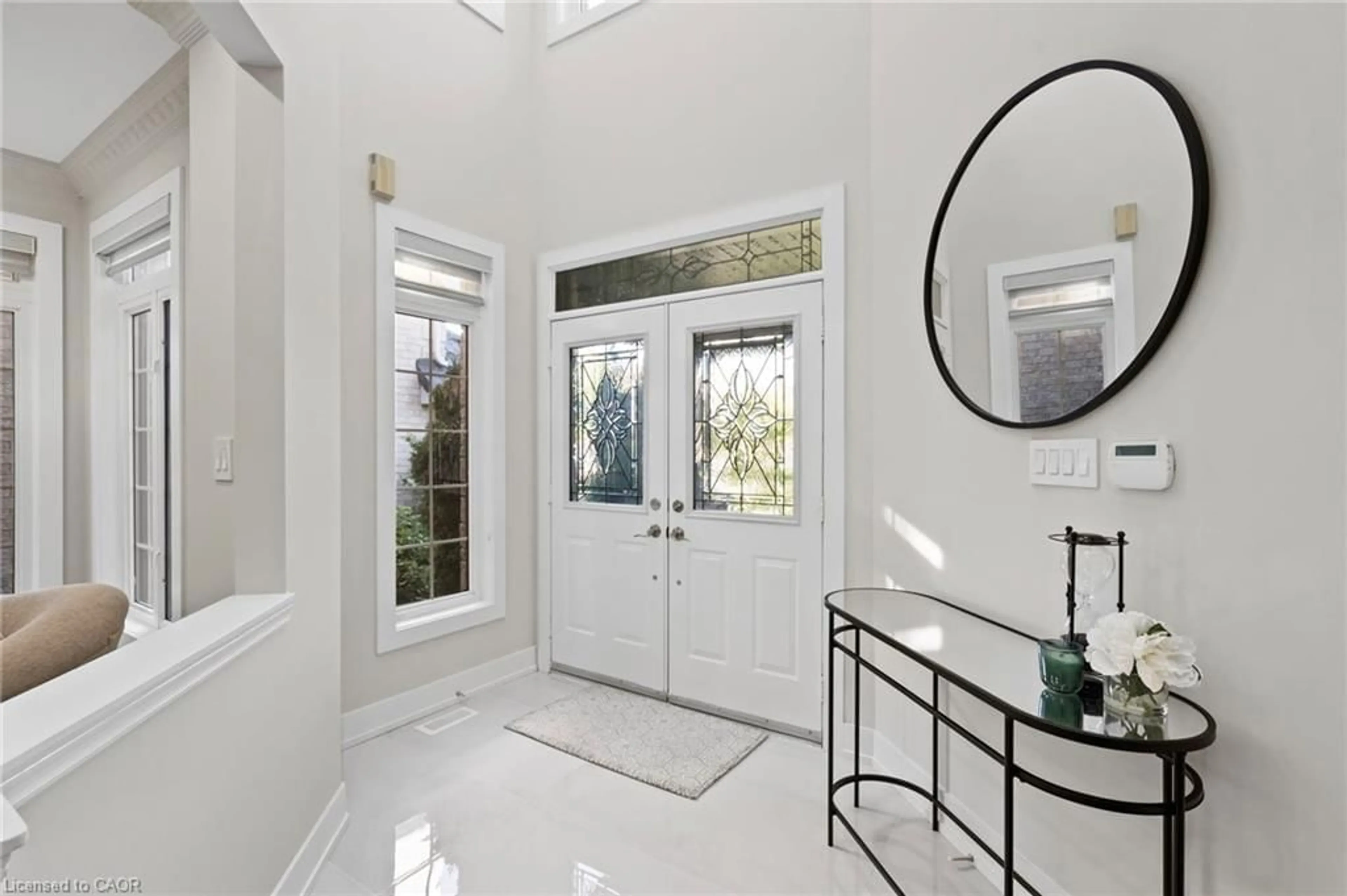 Indoor entryway for 5095 Preservation Cir, Mississauga Ontario L5M 7T5