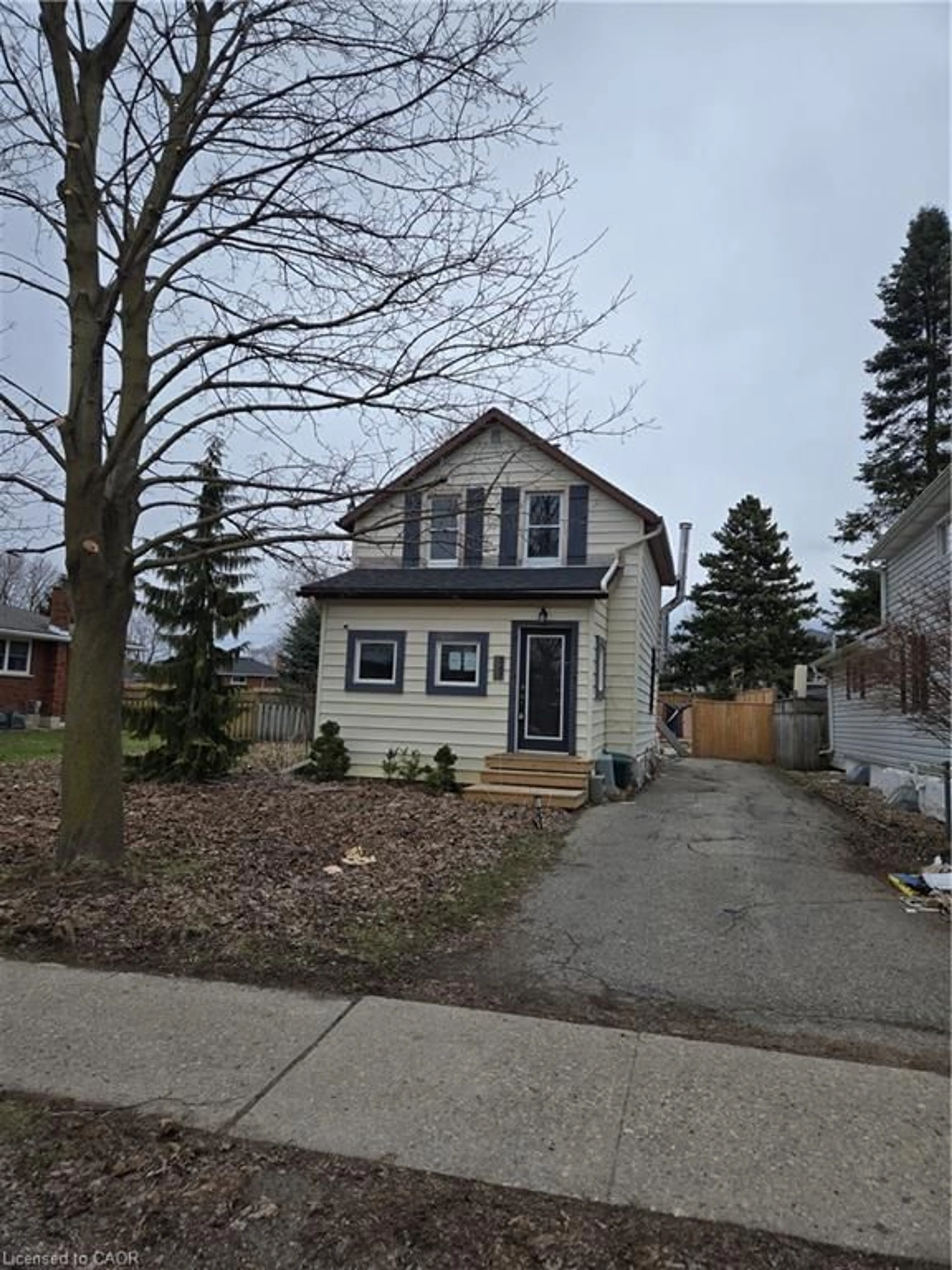 Unknown for 347 Birmingham St, Stratford Ontario N5A 2T9