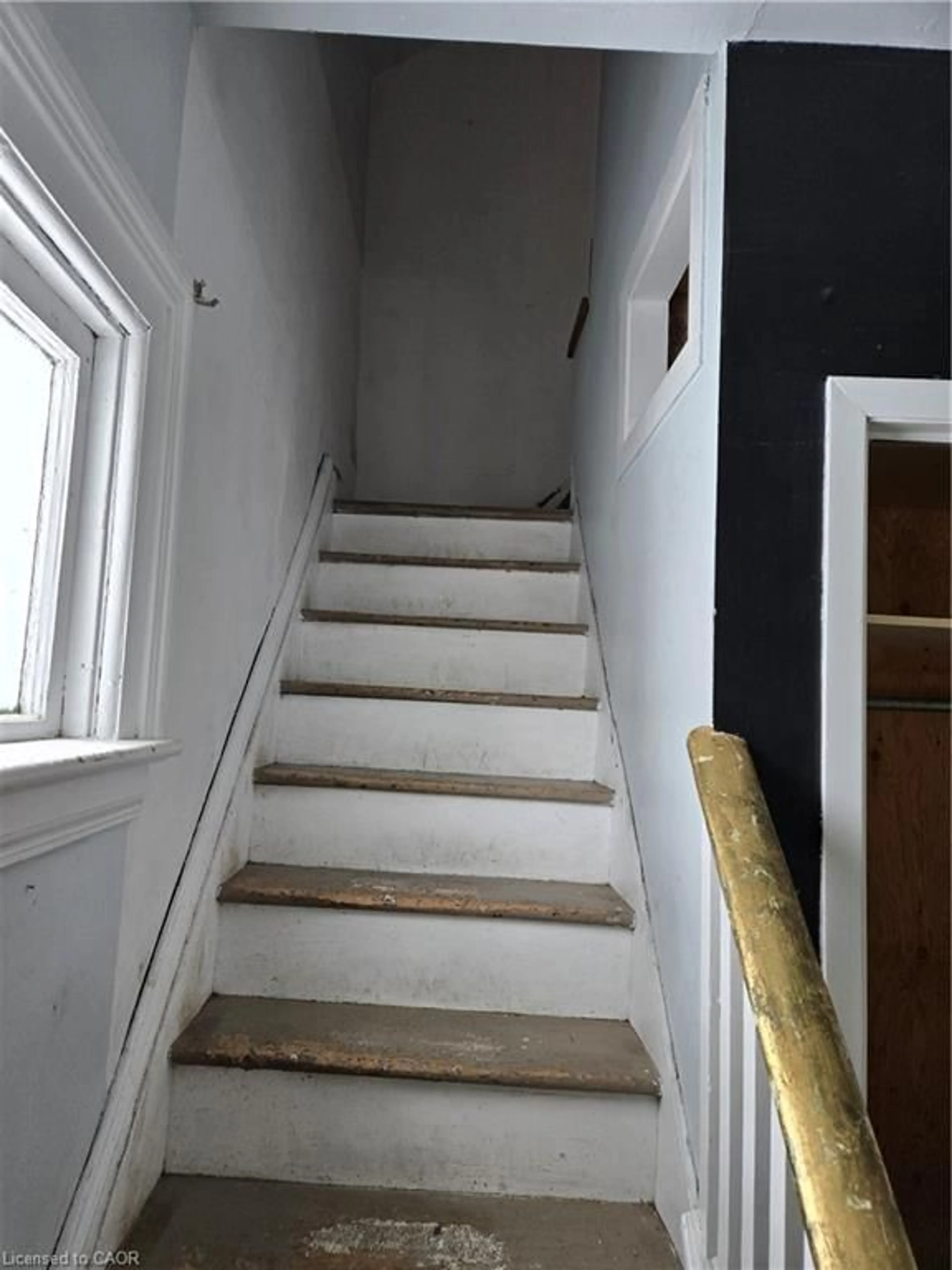 Stairs for 347 Birmingham St, Stratford Ontario N5A 2T9