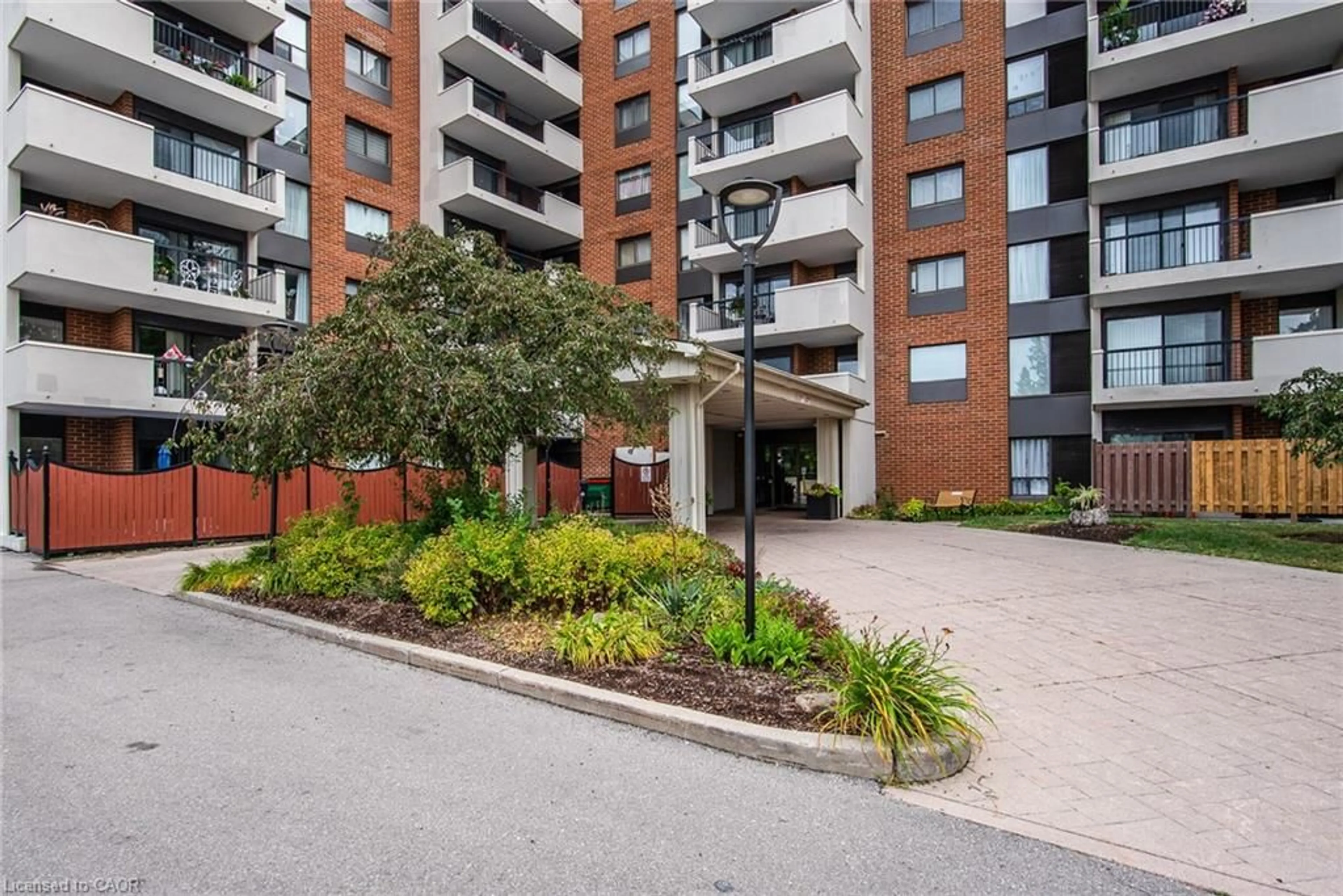 Patio, street for 260 Sheldon Ave #807, Kitchener Ontario N2H 6P2