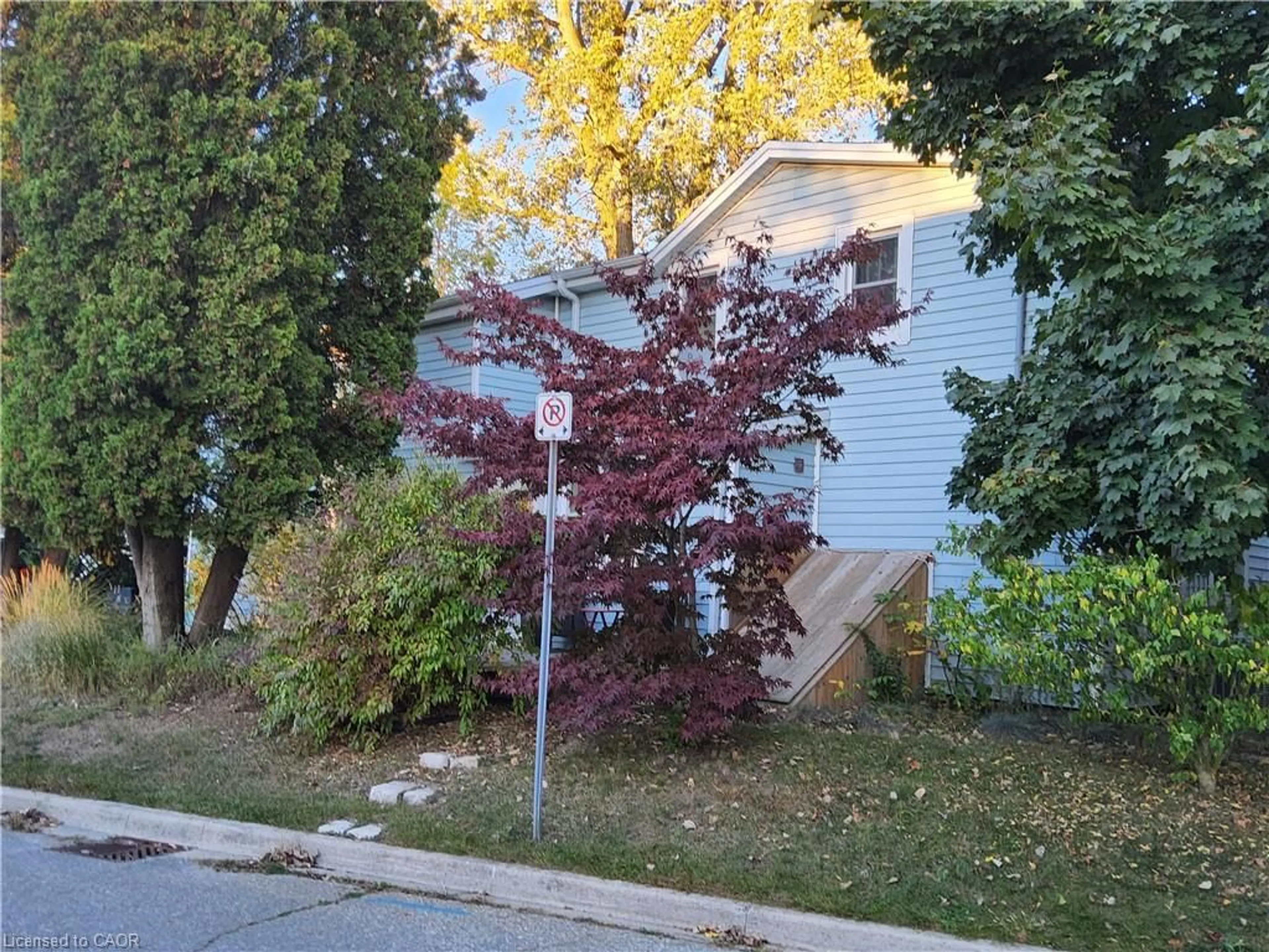 Unknown for 1 John Ave, Paris Ontario N3L 2S8