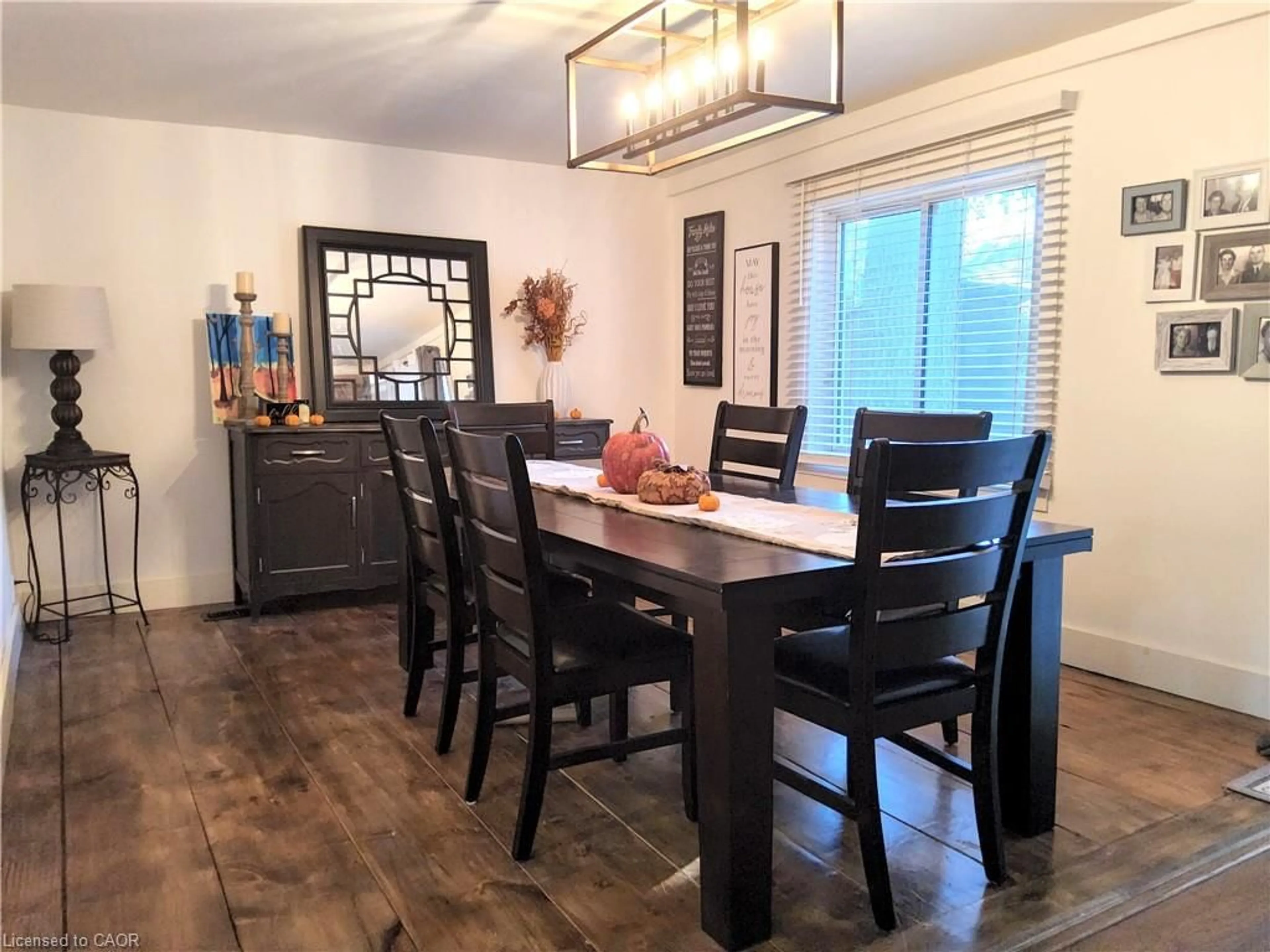 Dining room, wood/laminate floor for 1 John Ave, Paris Ontario N3L 2S8