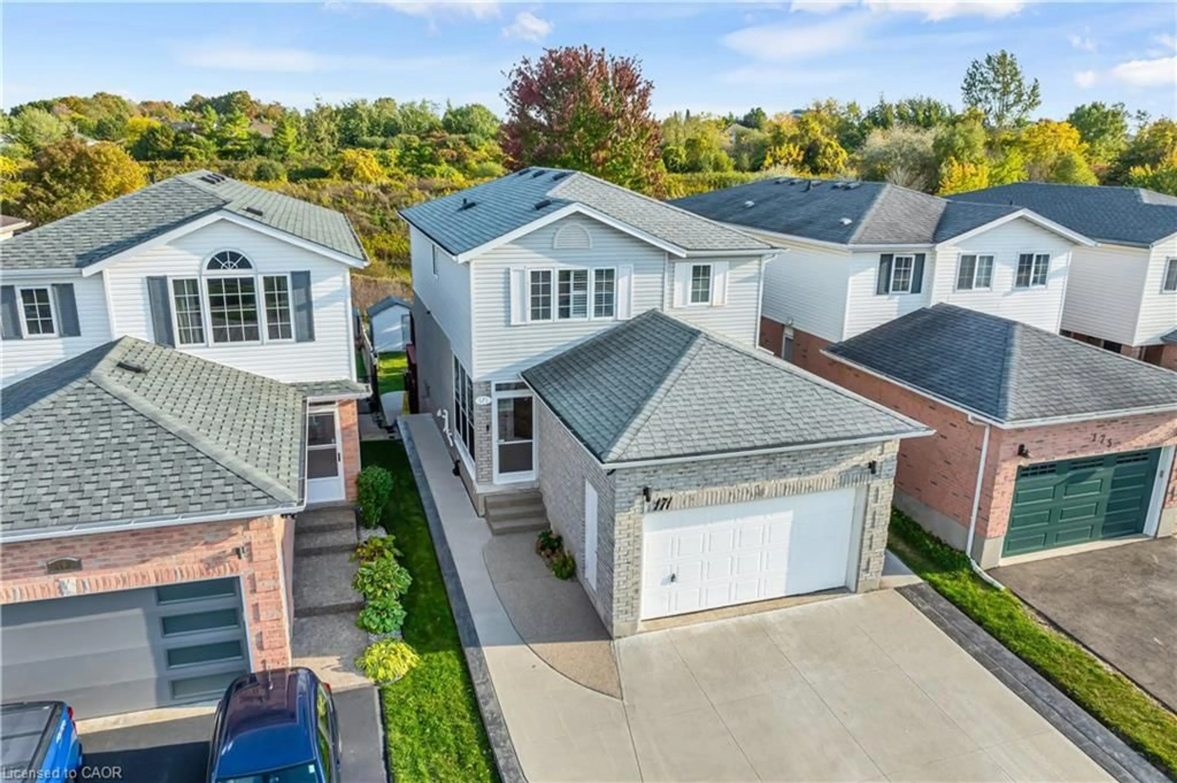 A pic from outside/outdoor area/front of a property/back of a property/a pic from drone, street for 171 Resurrection Dr, Kitchener Ontario N2N 3H1