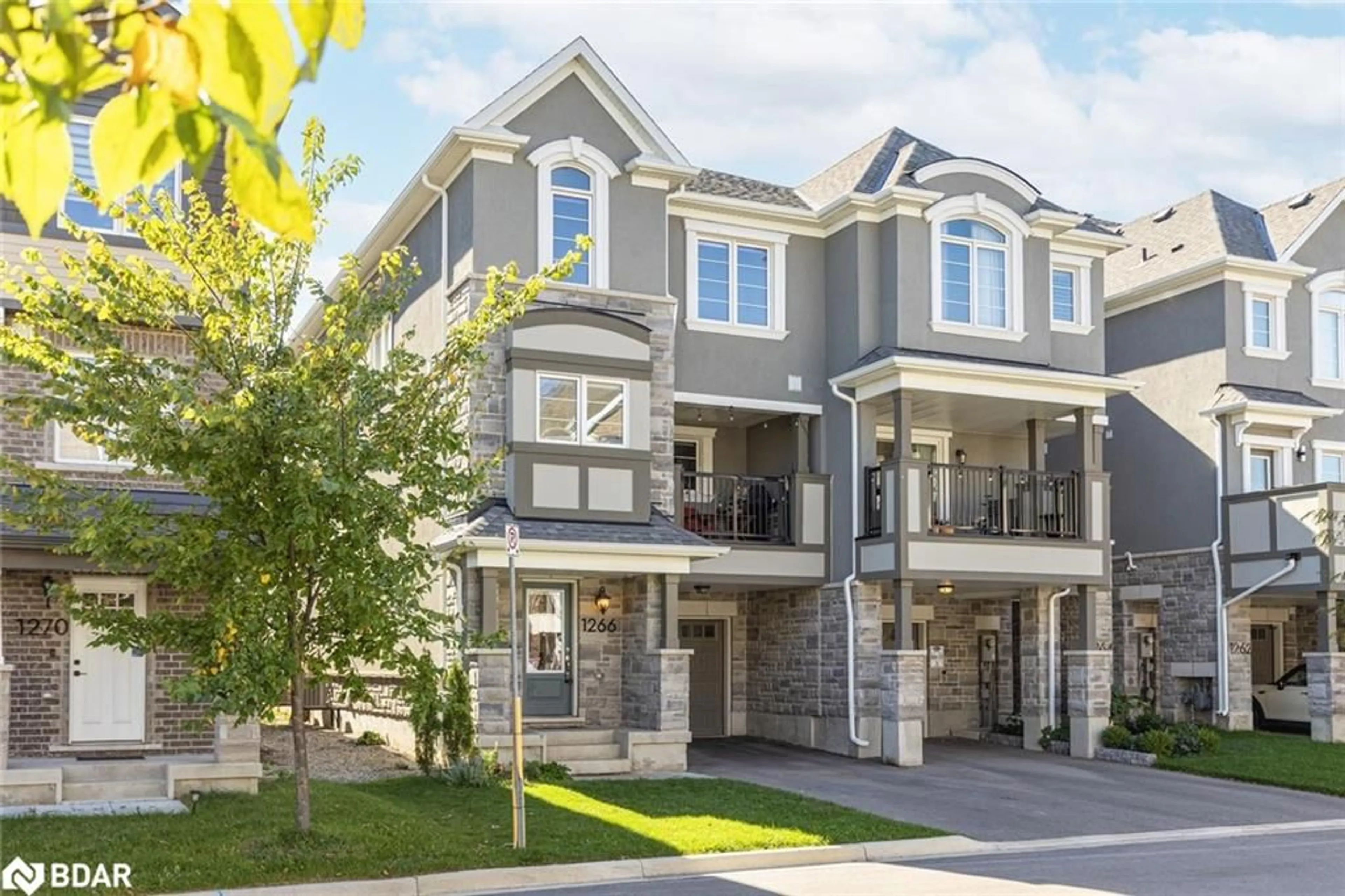 Home with vinyl exterior material, unknown for 1266 Hop Pl, Milton Ontario L9E 1S4