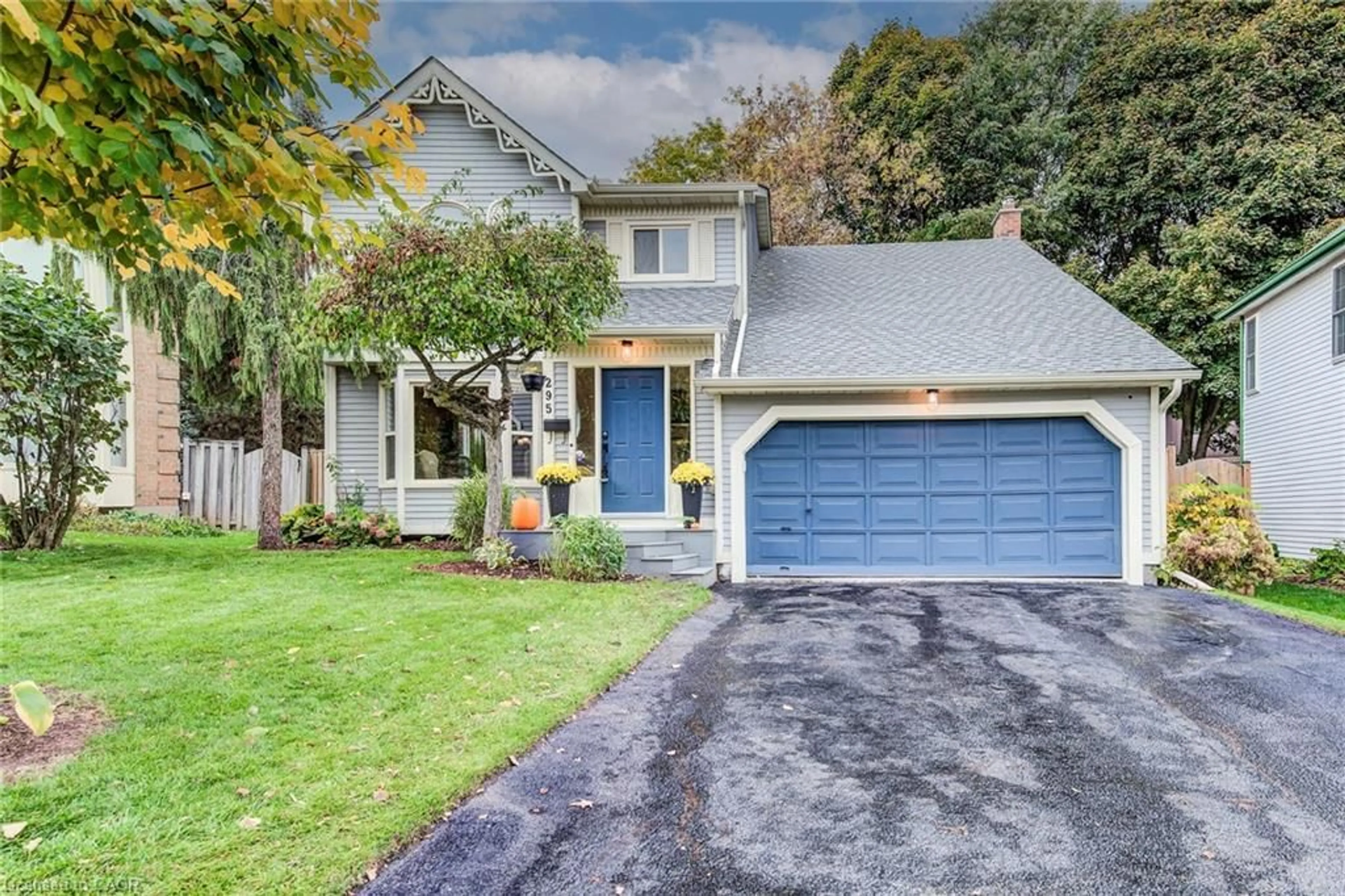 Home with vinyl exterior material, street for 295 Wiltshire Pl, Waterloo Ontario N2T 1R3