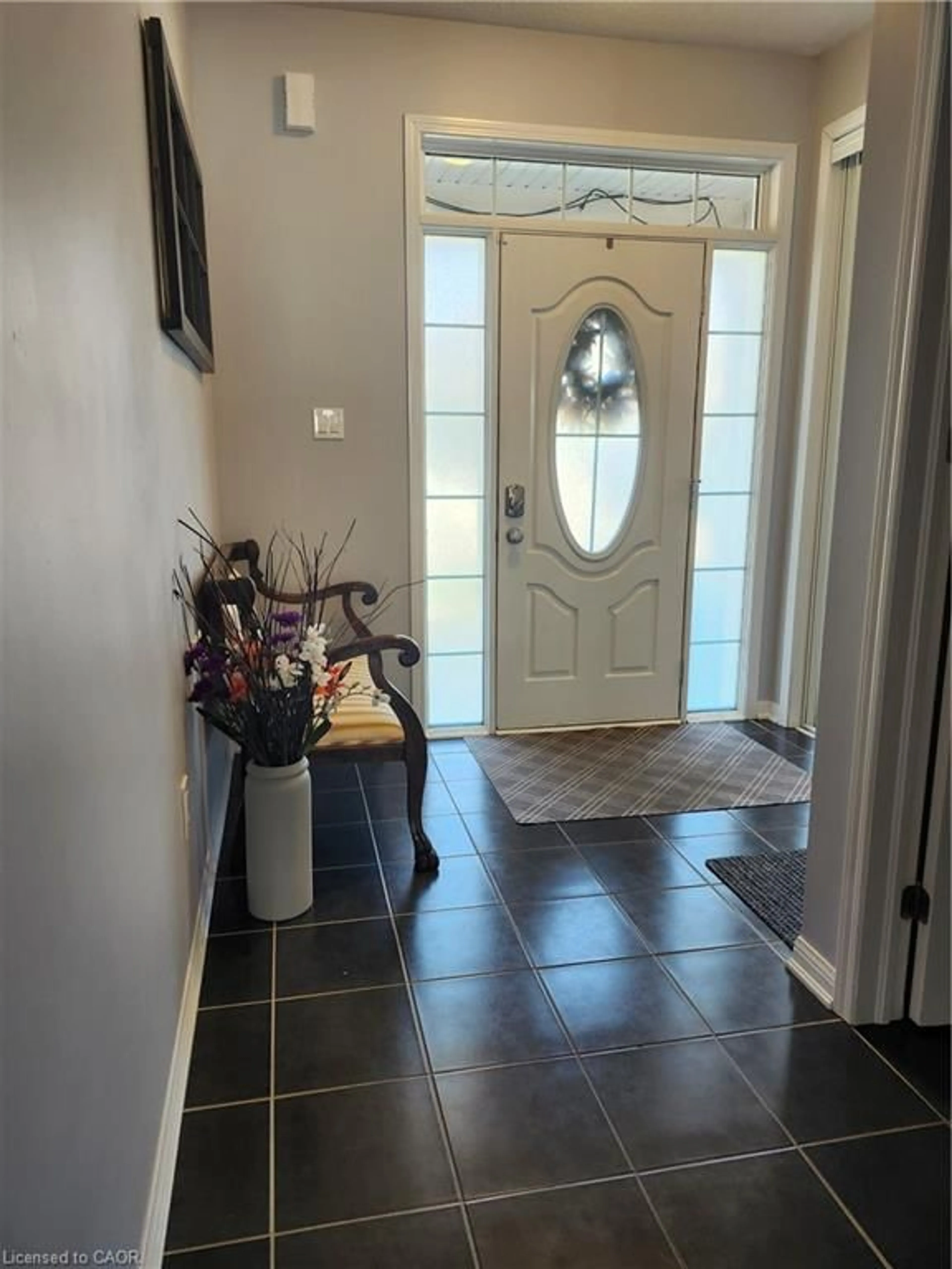Indoor entryway for 192 Leiterman Dr, Milton Ontario L9T 8B5