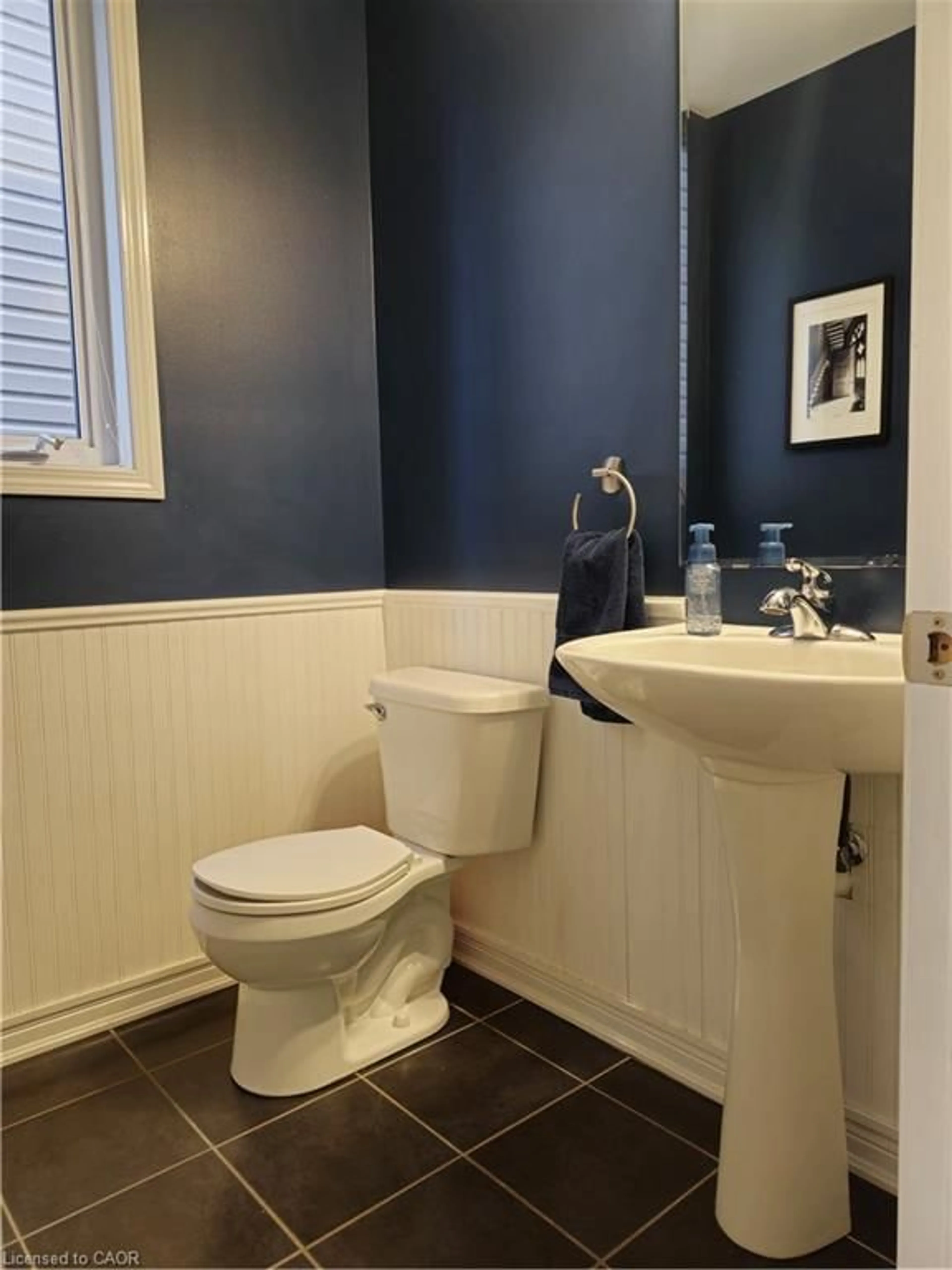 Standard bathroom, ceramic/tile floor for 192 Leiterman Dr, Milton Ontario L9T 8B5