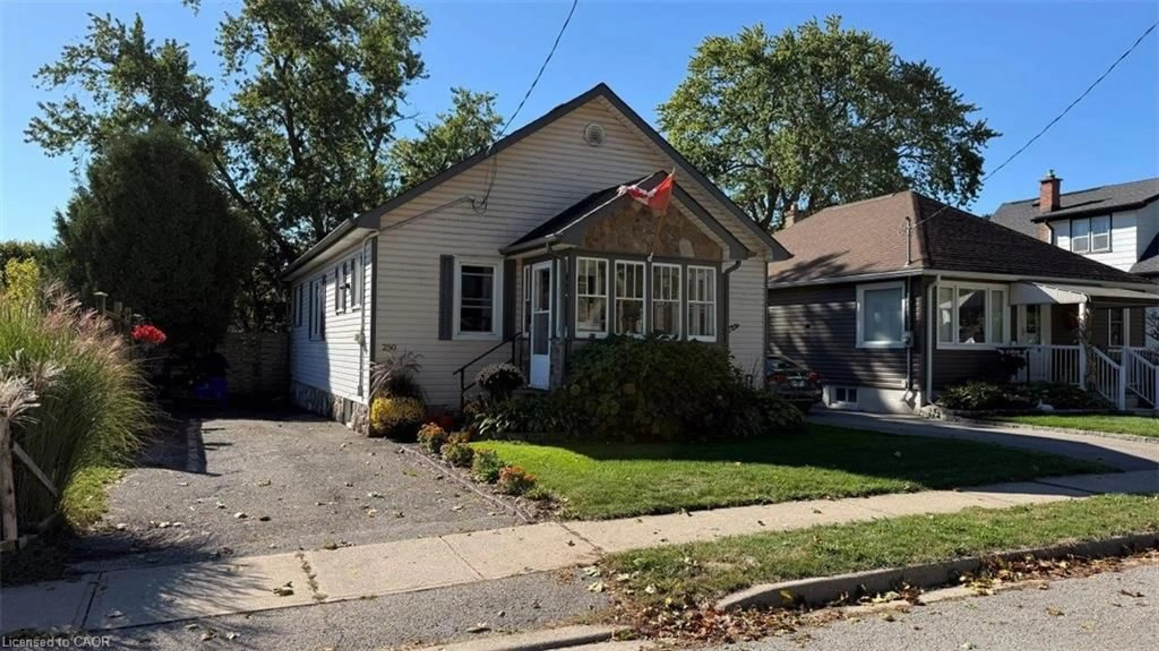 Home with vinyl exterior material, street for 250 Grove St, Simcoe Ontario N3Y 1K9