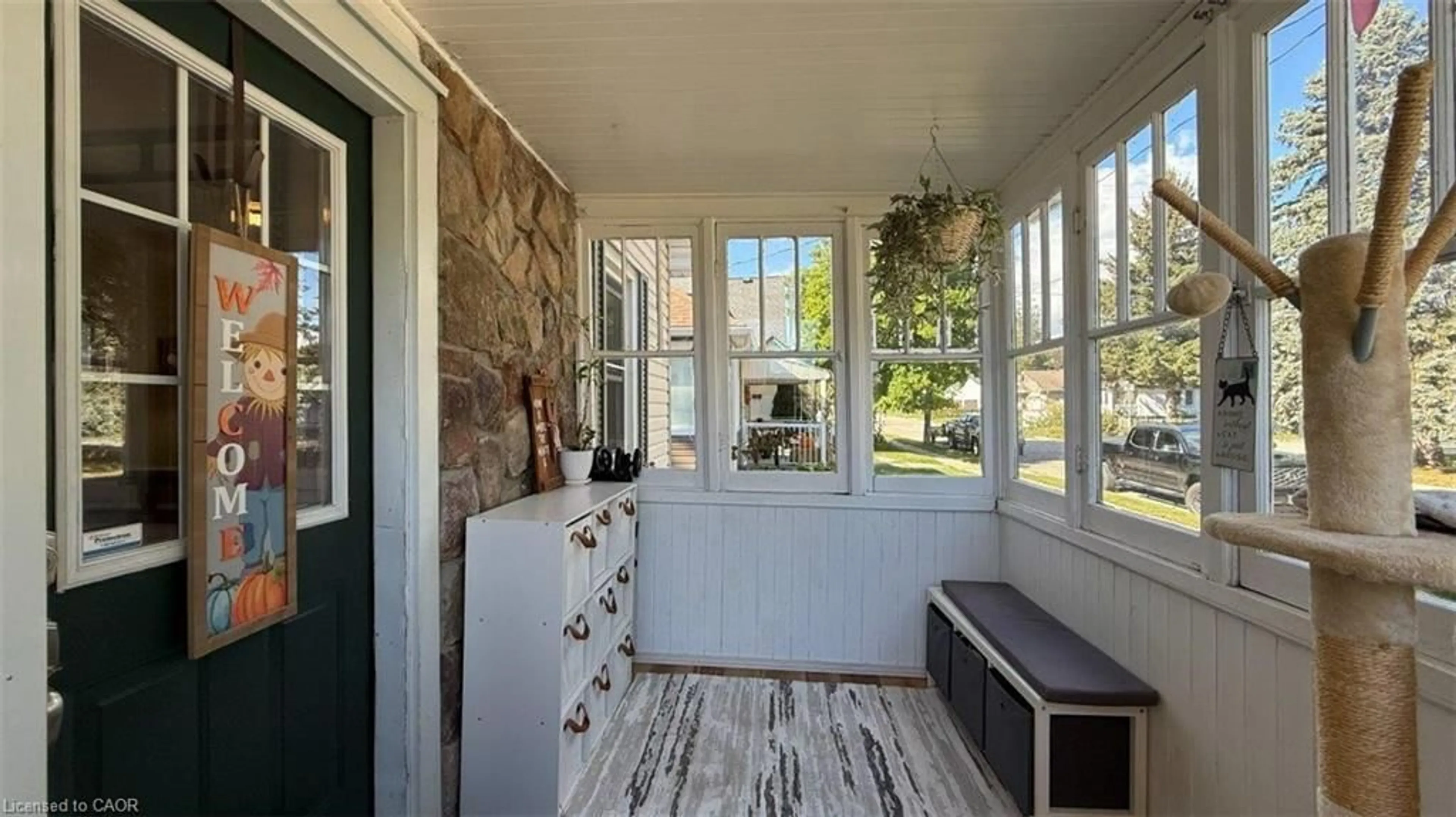 Indoor entryway for 250 Grove St, Simcoe Ontario N3Y 1K9