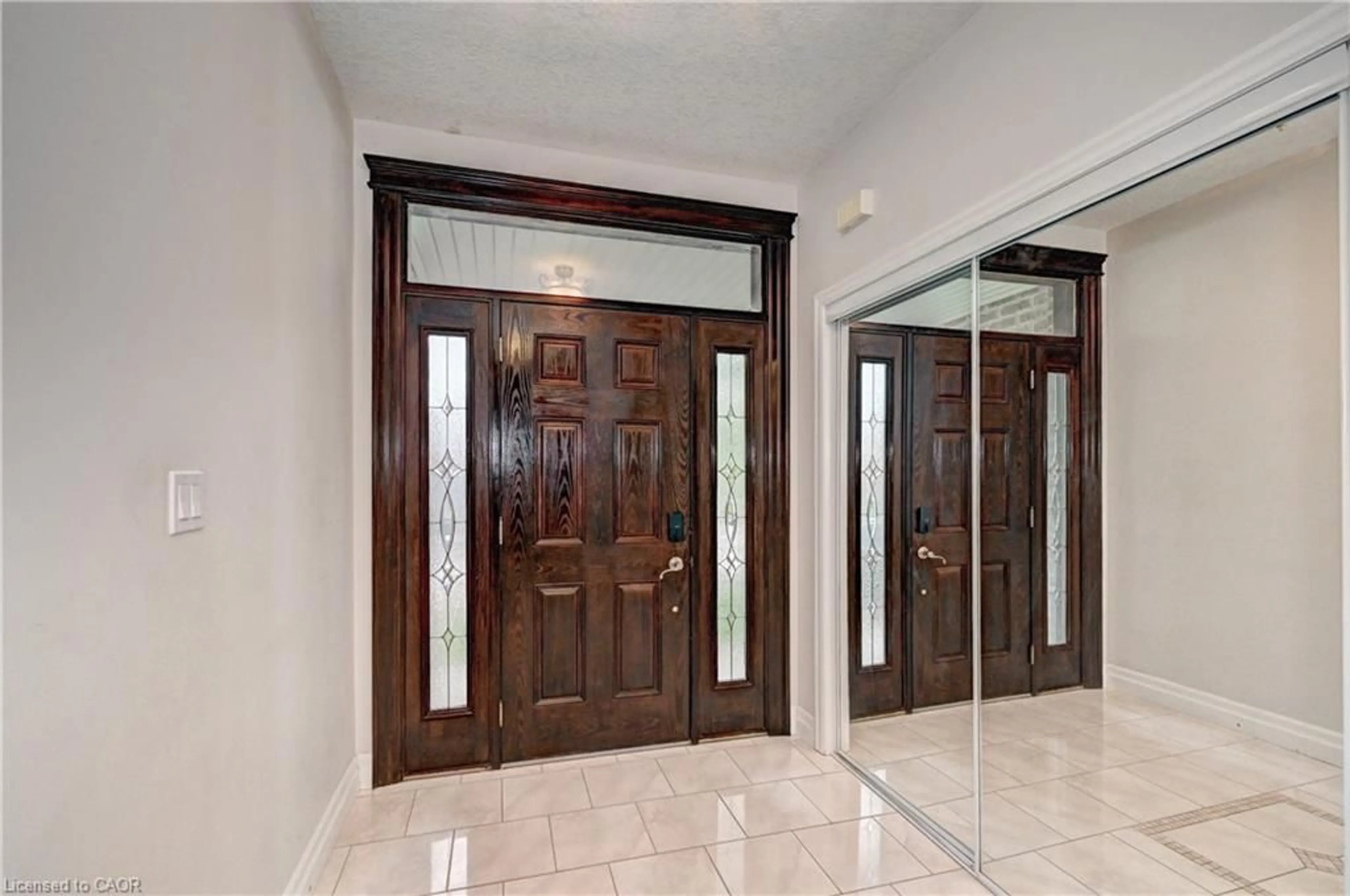 Indoor foyer for 653 Rhine Fall Dr, Waterloo Ontario N2V 2S8