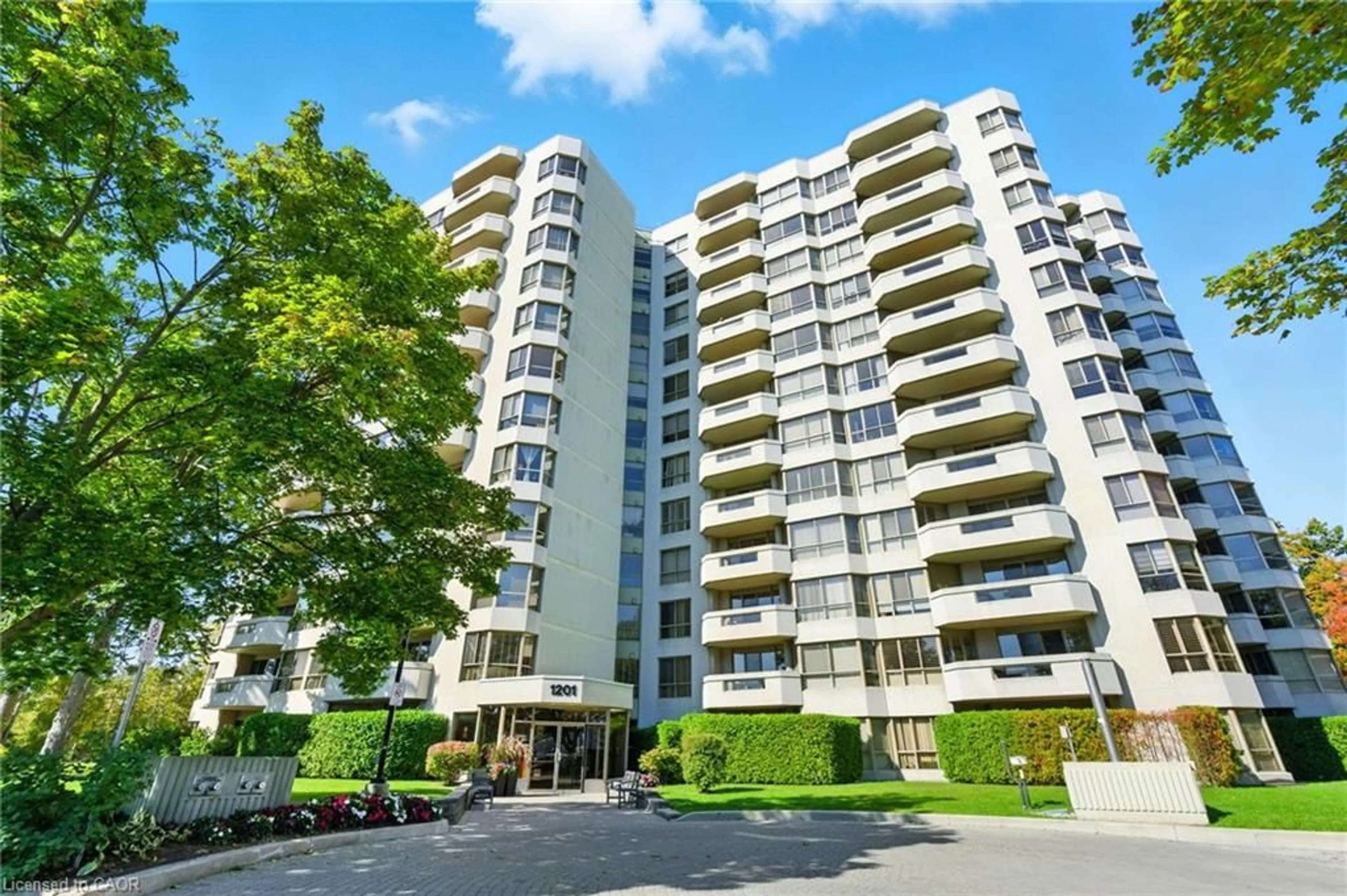 Patio, building for 1201 North Shore Blvd #208, Burlington Ontario L7S 1Z5