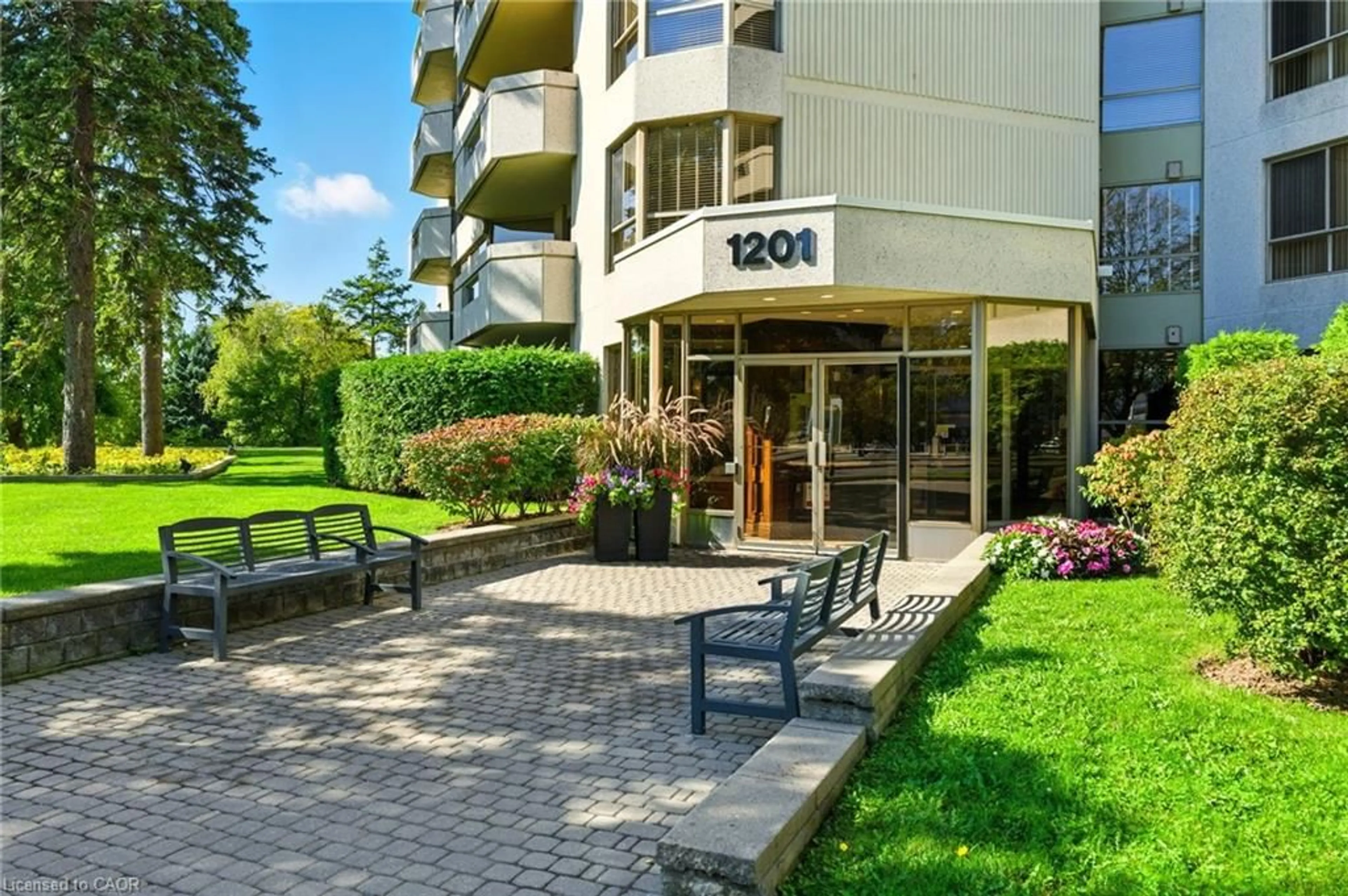 Patio, unknown for 1201 North Shore Blvd #208, Burlington Ontario L7S 1Z5