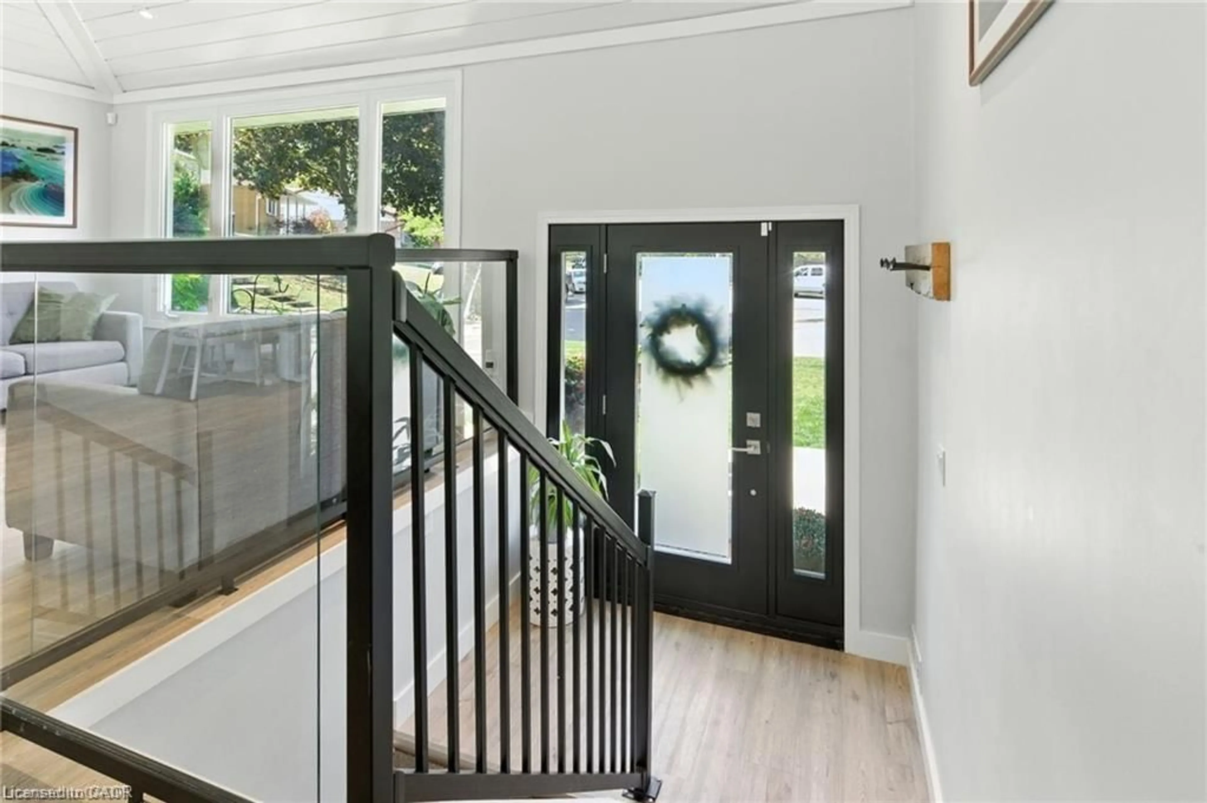 Indoor entryway for 19 Wallace Pl, Caledonia Ontario N3W 1G4