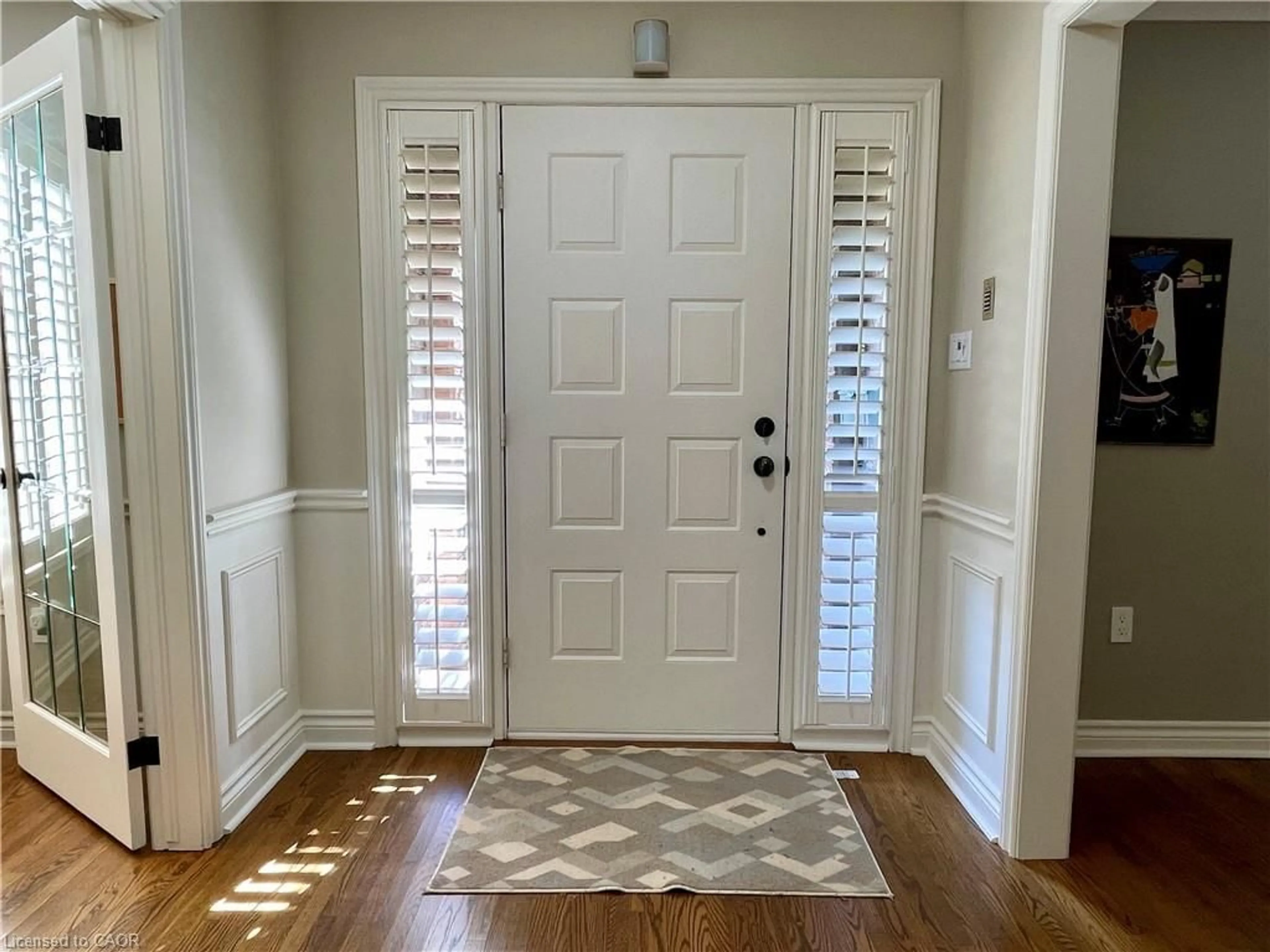 Indoor entryway for 651 Deervalley Rd, Ancaster Ontario L9G 4C9
