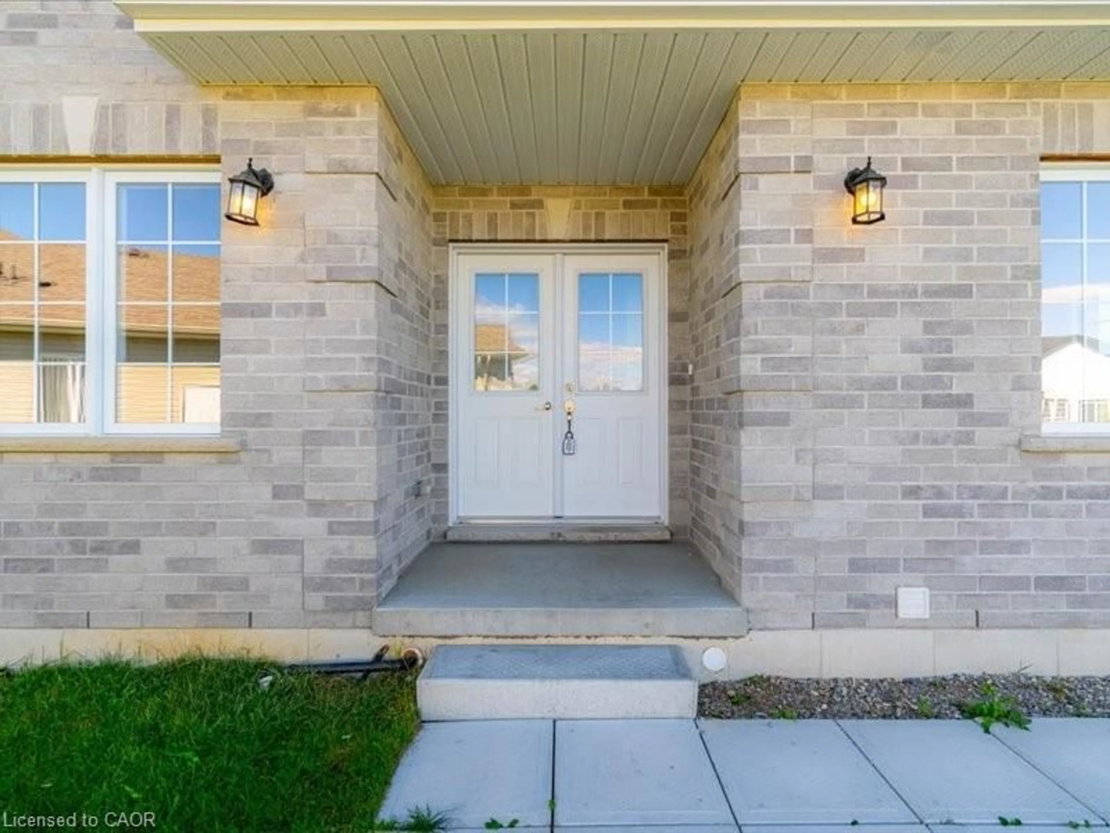 Indoor entryway for 110 Delong Drive Dr, Norwich Ontario N0J 1P0