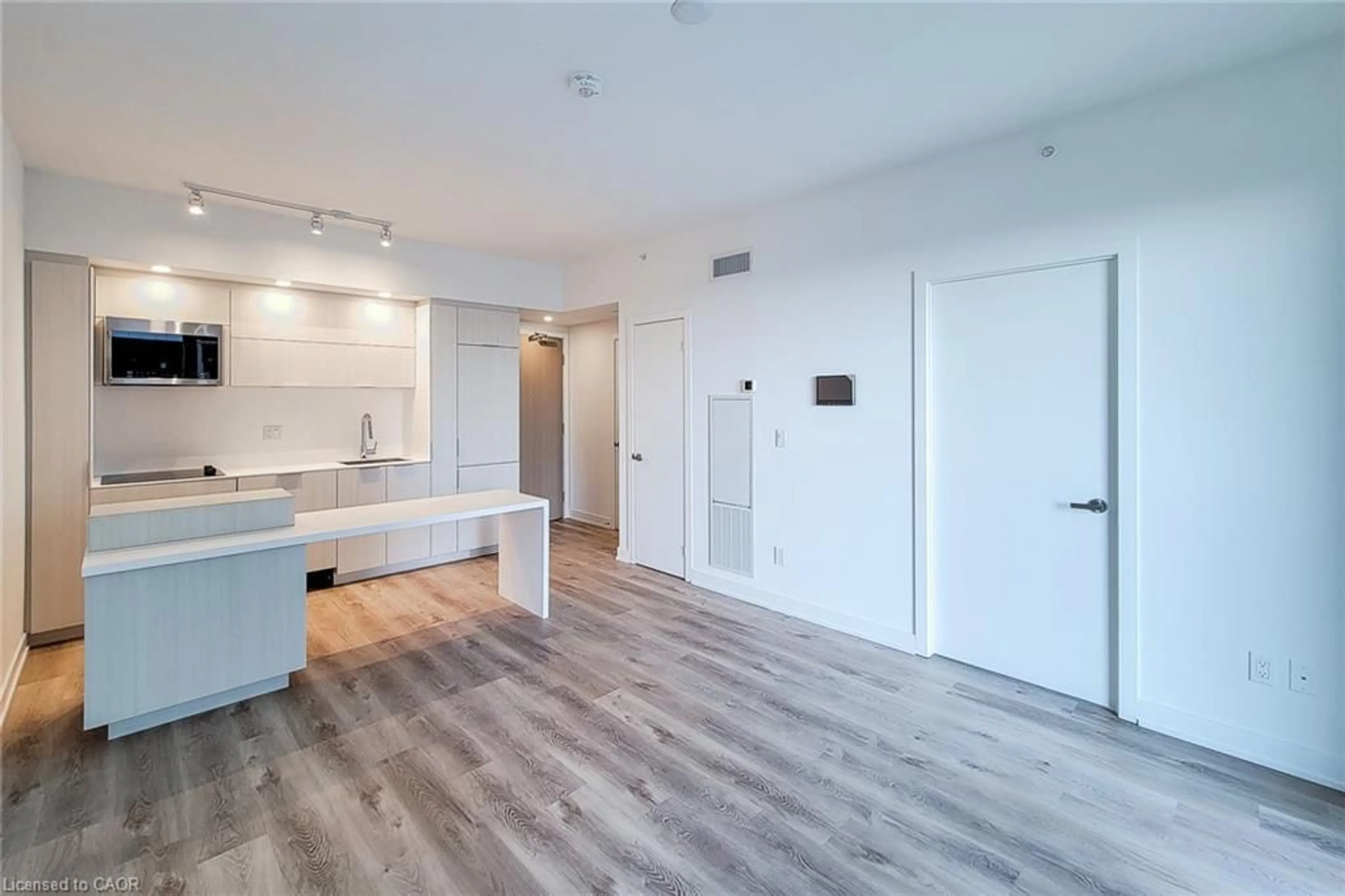 Open concept kitchen, wood/laminate floor for 370 Martha St #2207, Burlington Ontario L7R 2P7