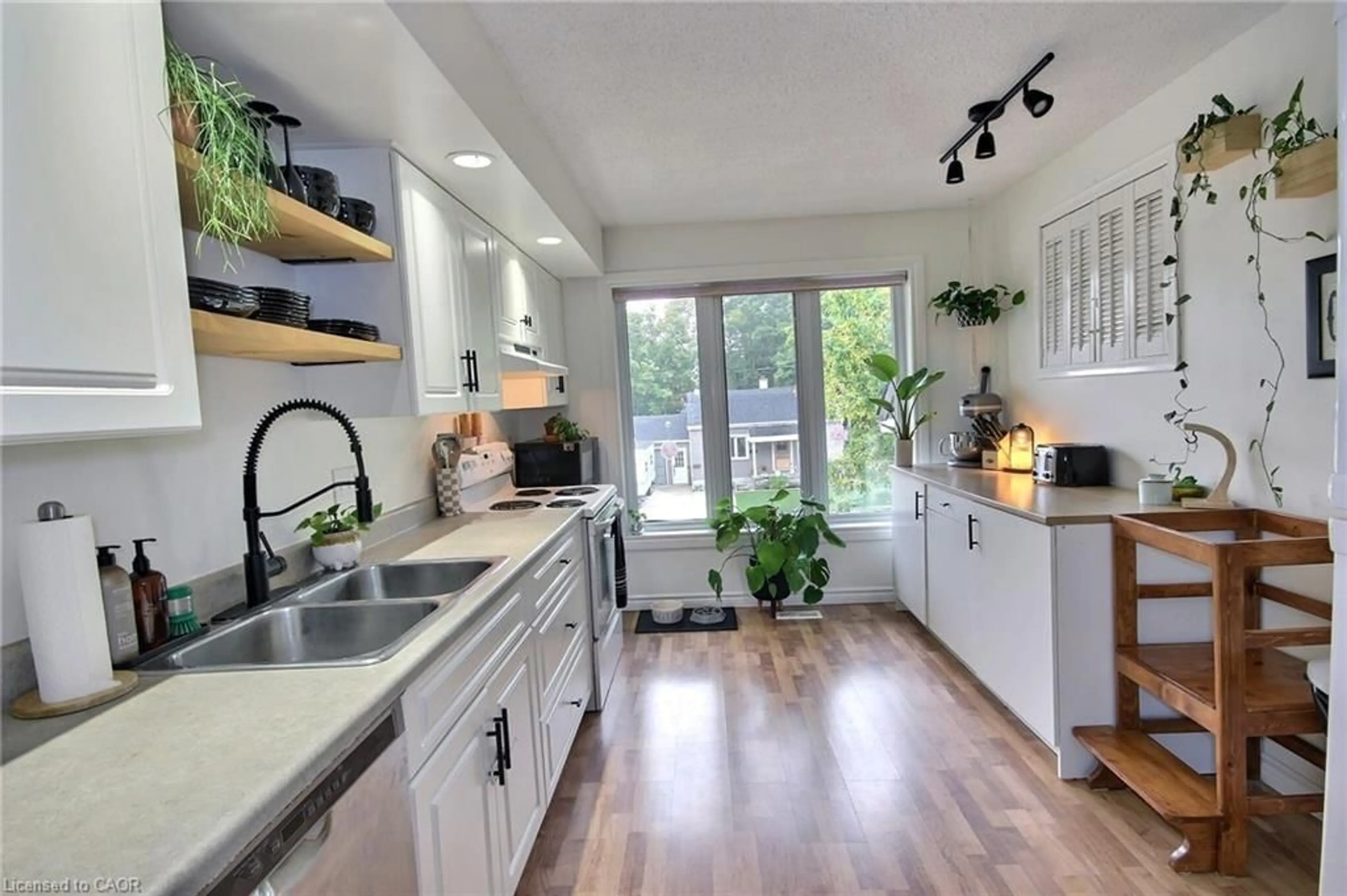 Open concept kitchen, unknown for 755 York Ave, Listowel Ontario N4W 2Y4
