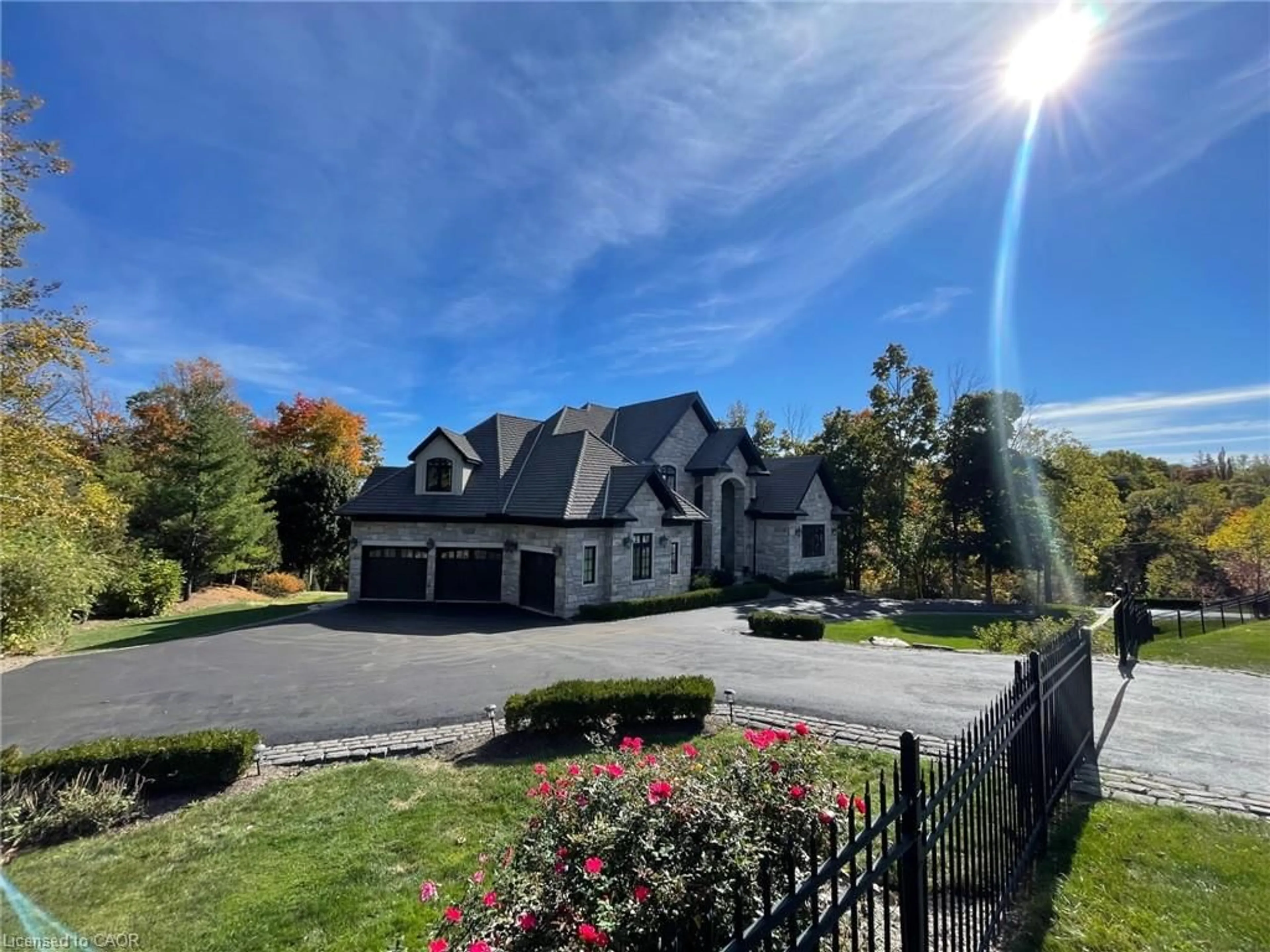A pic from outside/outdoor area/front of a property/back of a property/a pic from drone, mountain view for 546 Woolwich Pl, Waterloo Ontario N2J 4G8
