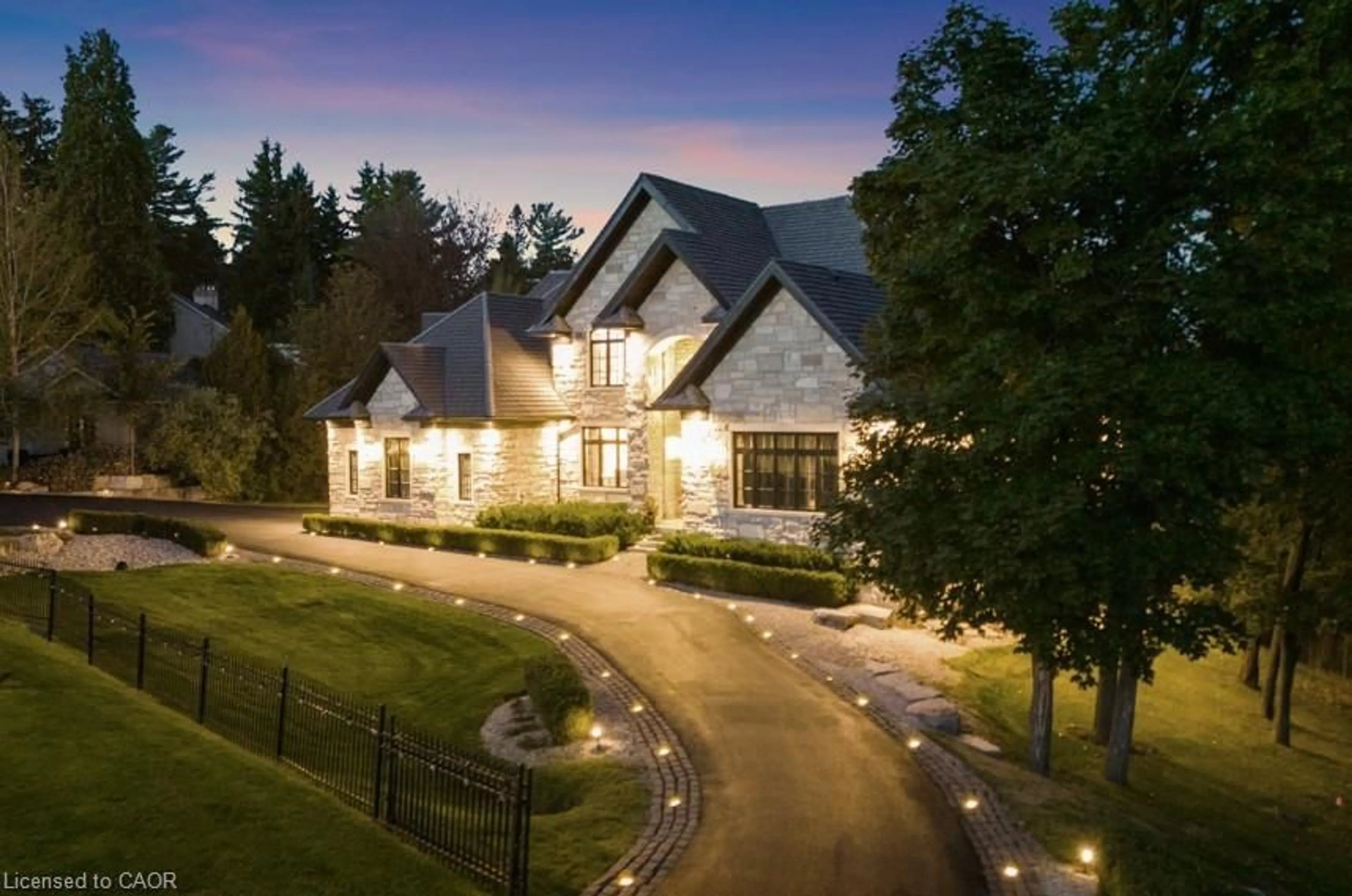 A pic from outside/outdoor area/front of a property/back of a property/a pic from drone, street for 546 Woolwich Pl, Waterloo Ontario N2J 4G8