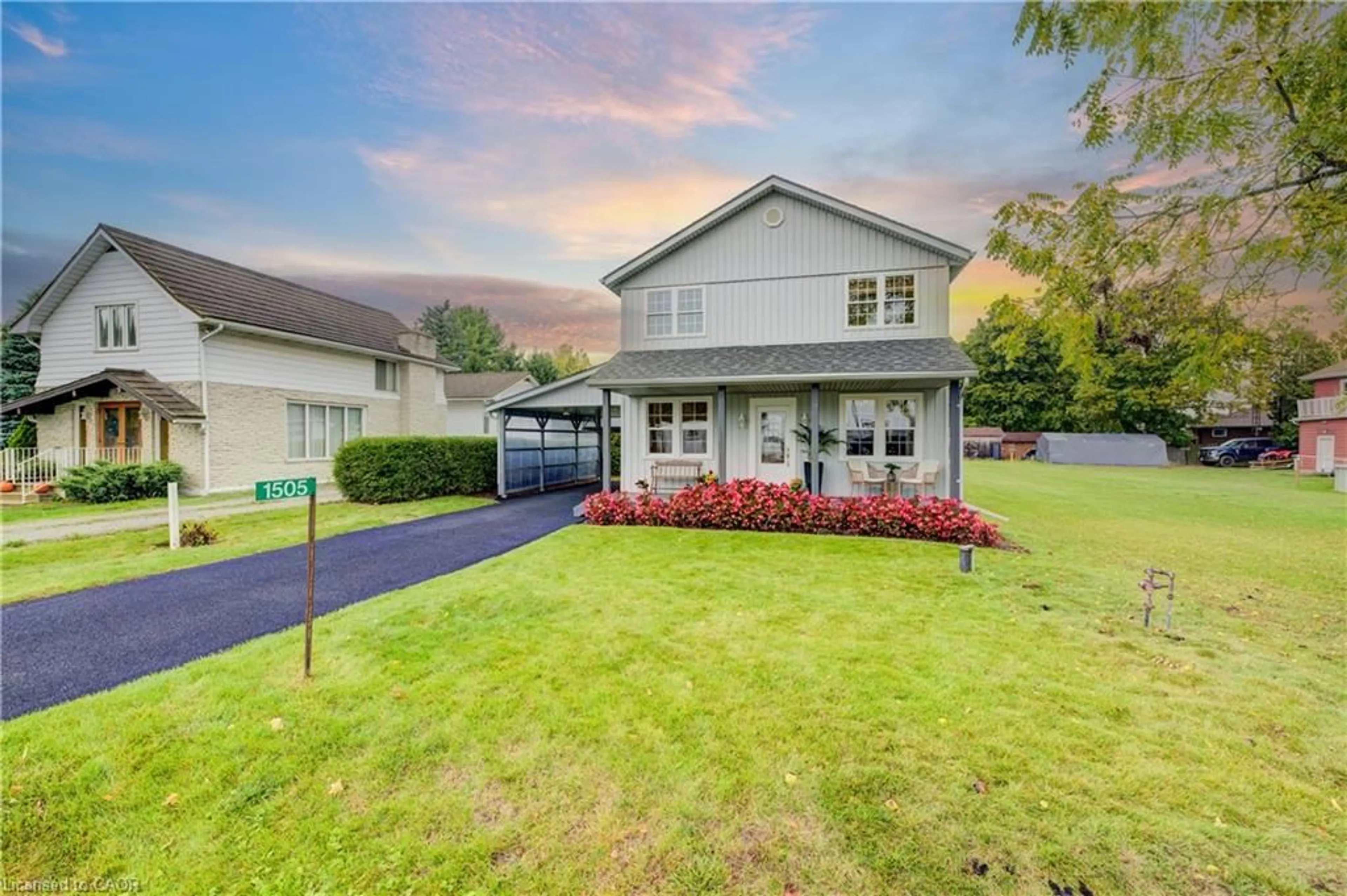 A pic from outside/outdoor area/front of a property/back of a property/a pic from drone, unknown for 1505 Norfolk County Road 19, Vanessa Ontario N0E 1V0