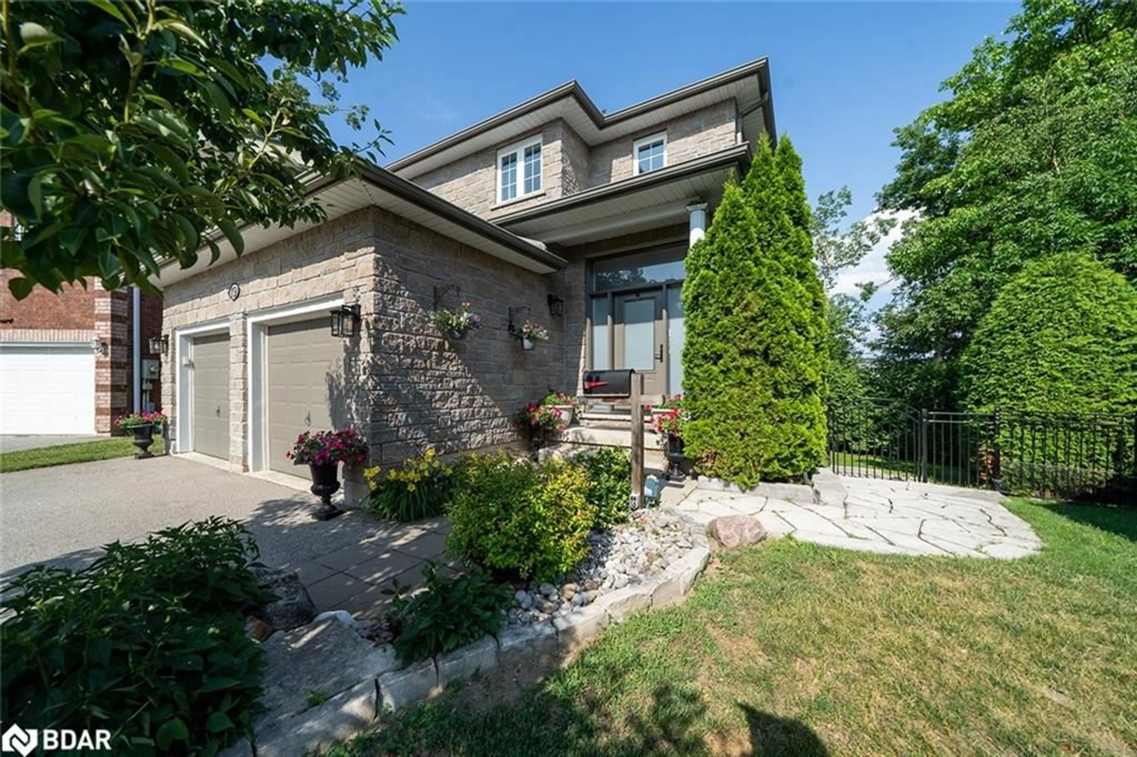 Home with brick exterior material, street for 19 Mccarthy Crt, Barrie Ontario L4N 5L5