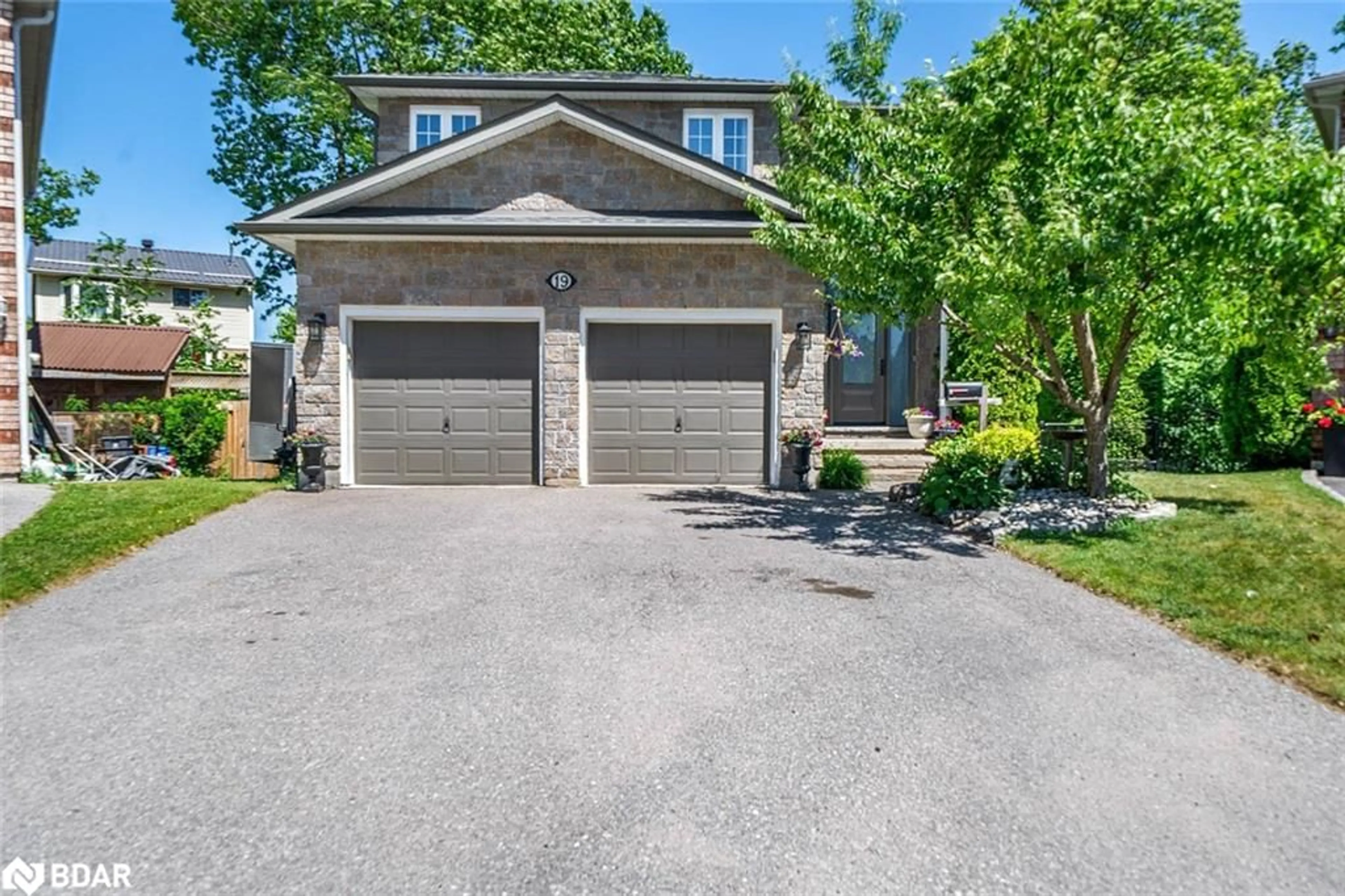 Unknown for 19 Mccarthy Crt, Barrie Ontario L4N 5L5