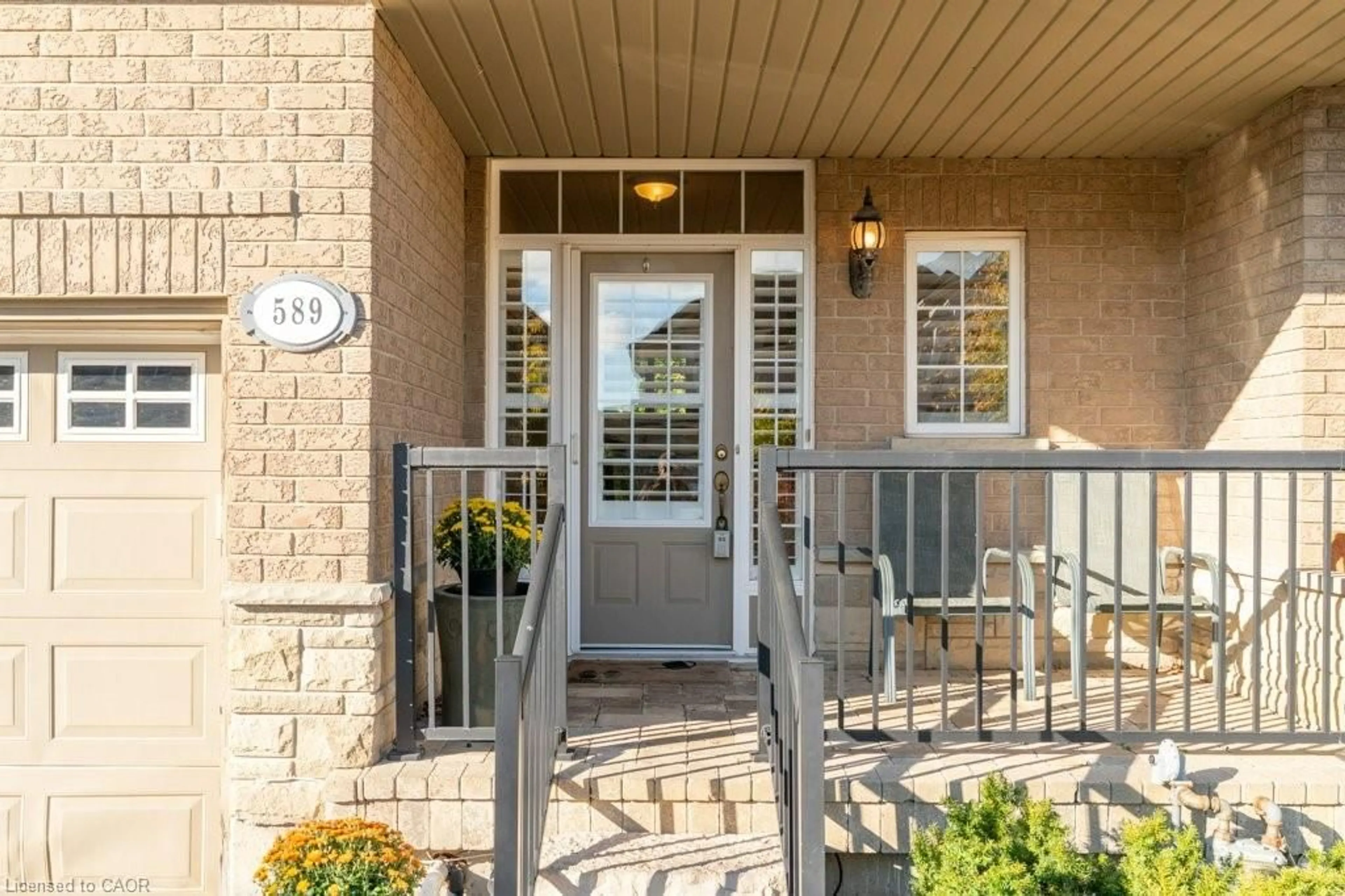 Indoor entryway for 589 Winterburg Walk, Waterloo Ontario N2V 2M8