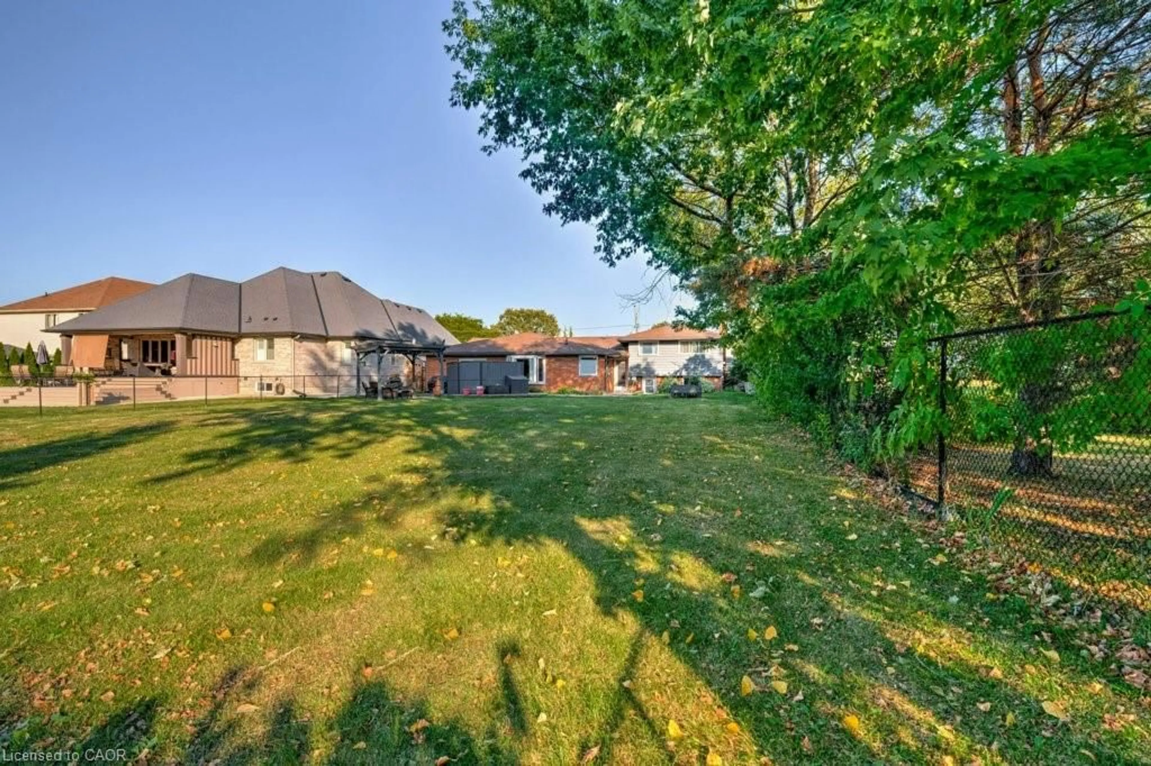 A pic from outside/outdoor area/front of a property/back of a property/a pic from drone, unknown for 37 West Ave, Winona Ontario L8E 5L5