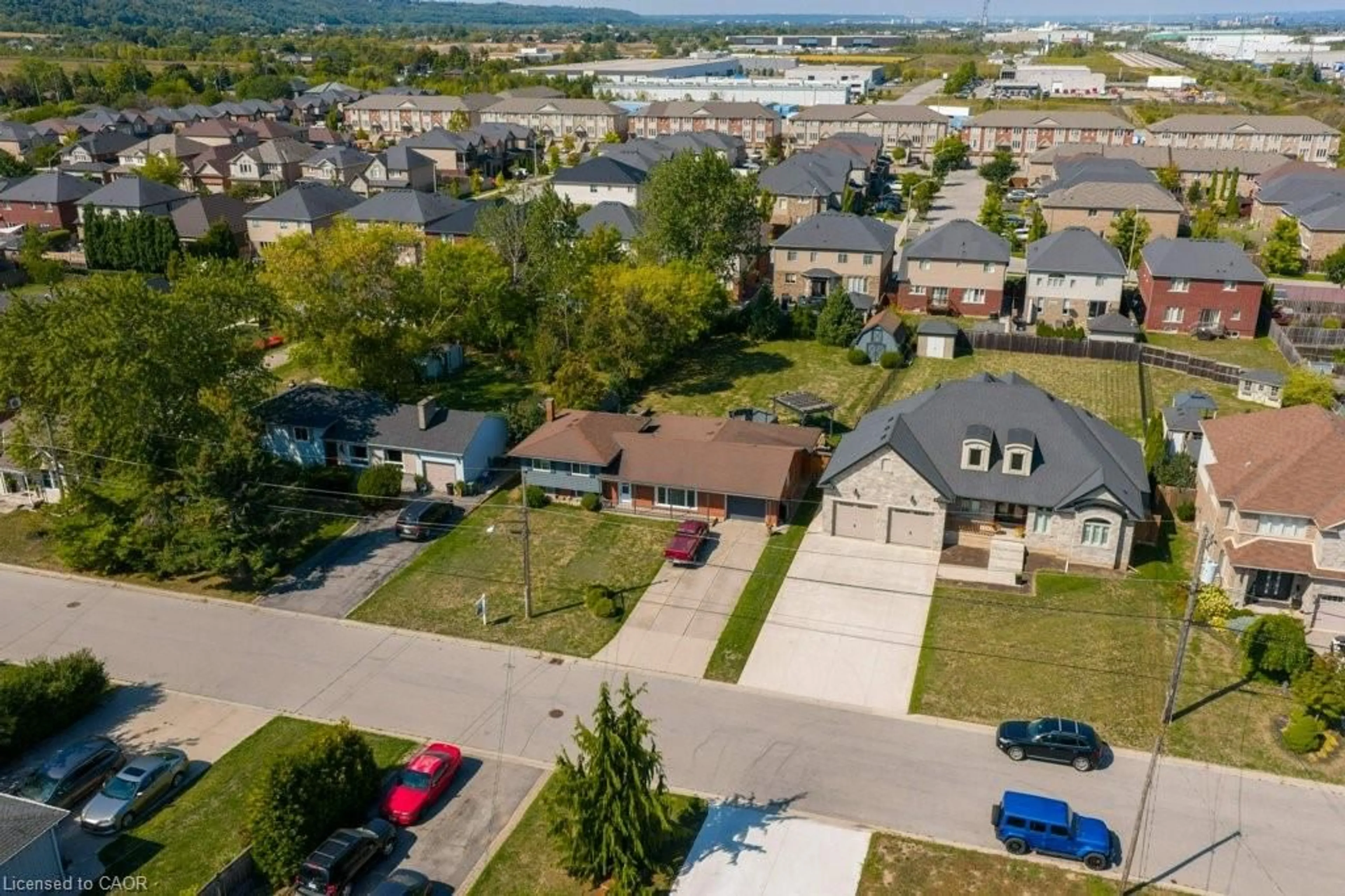 A pic from outside/outdoor area/front of a property/back of a property/a pic from drone, unknown for 37 West Ave, Winona Ontario L8E 5L5