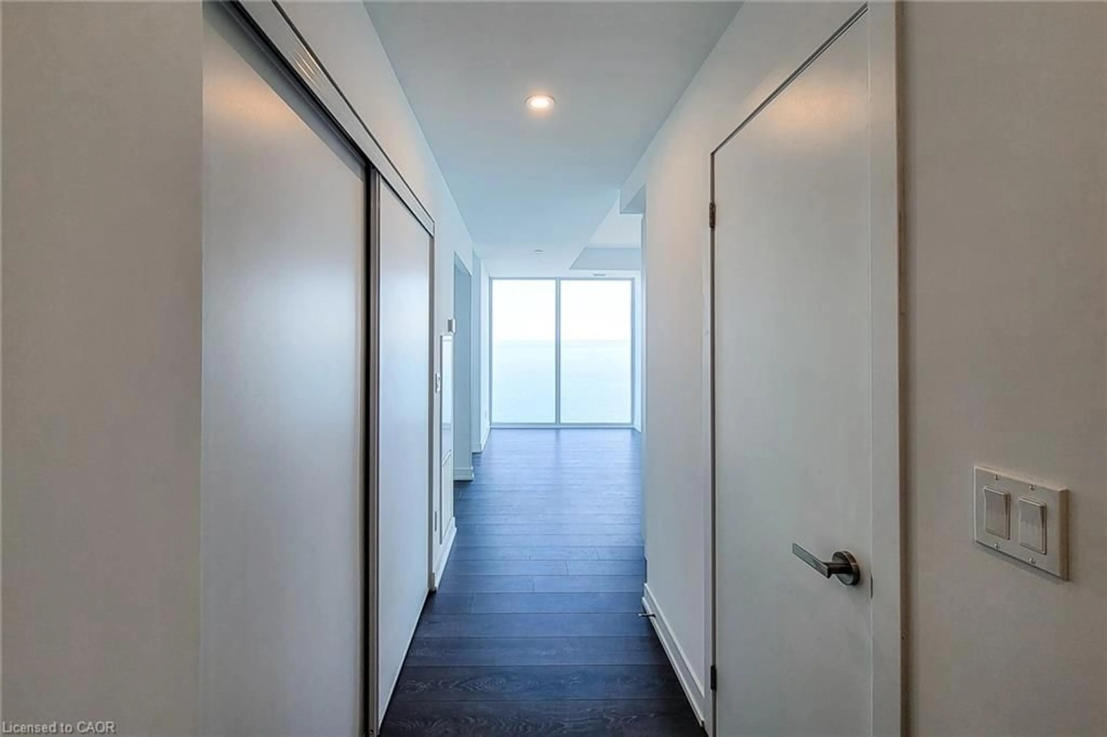 Indoor foyer for 370 Martha St #2205, Burlington Ontario L7R 2P7